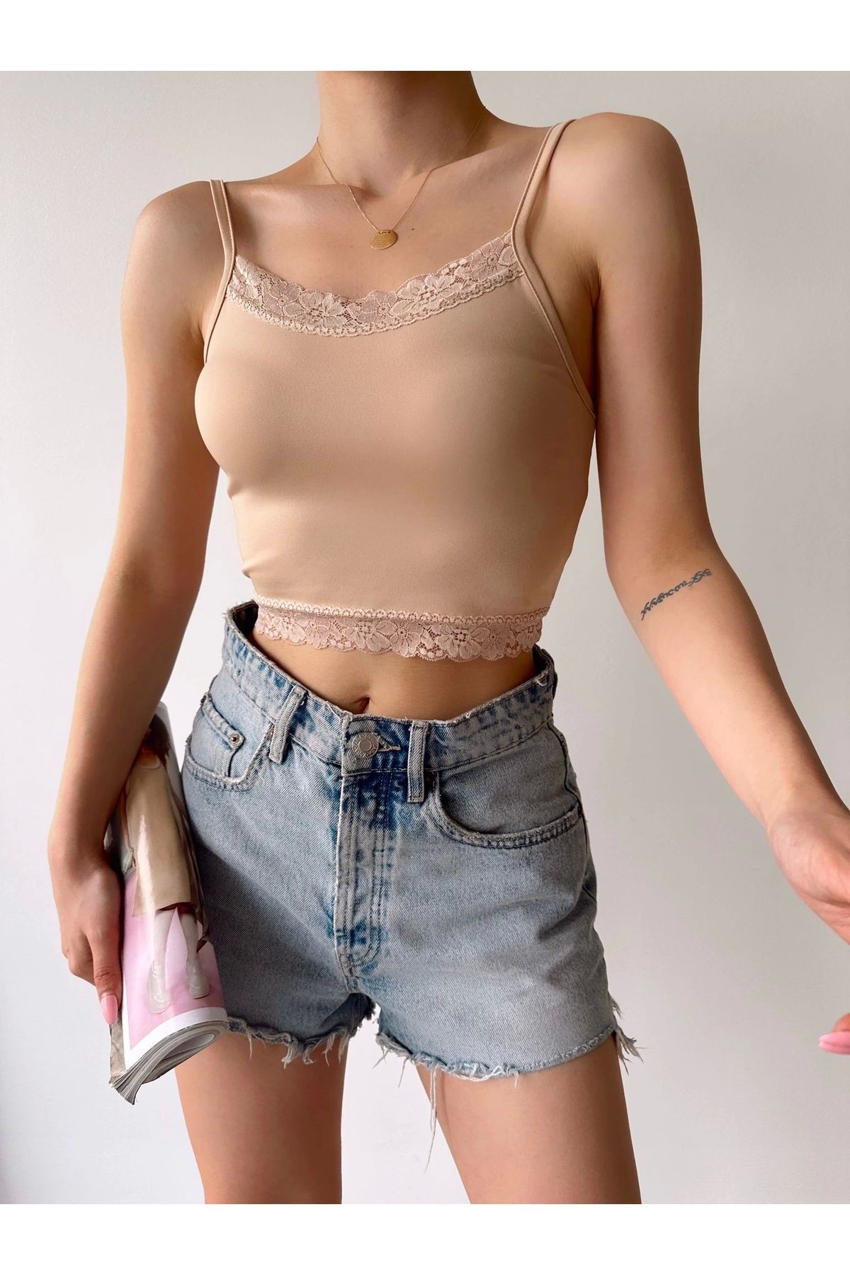 Dantel Detay Askılı Crop-BEJ