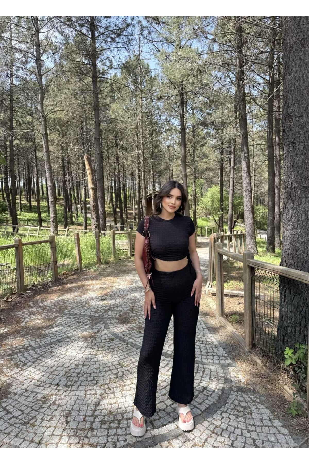 Yanları Büzgü Detaylı Bluz ve Pantolonlu Gofre Kumaş Takım