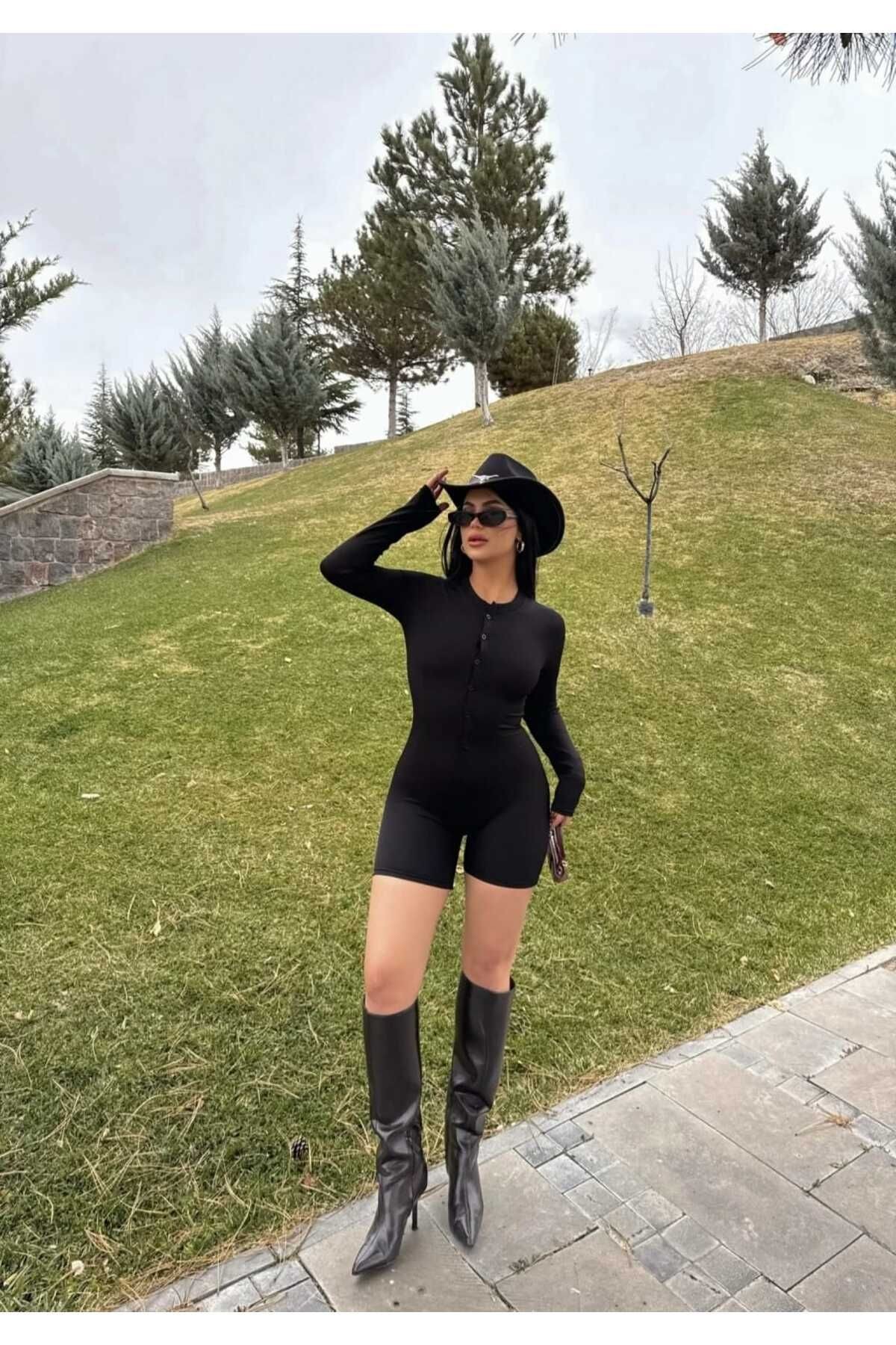 Uzun Kollu Düğmeli Kısa Tulum