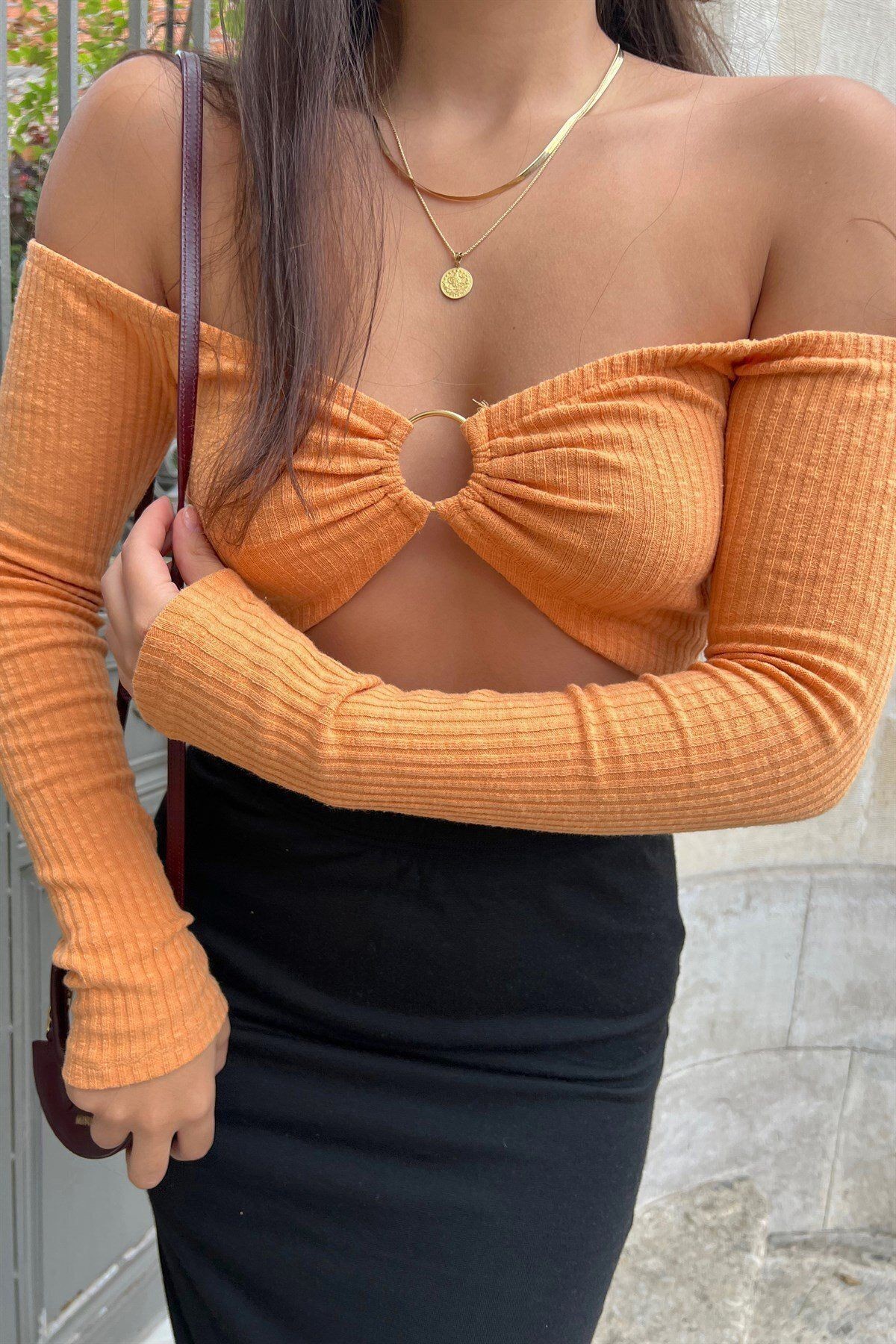 Önü Halkalı Crop Top