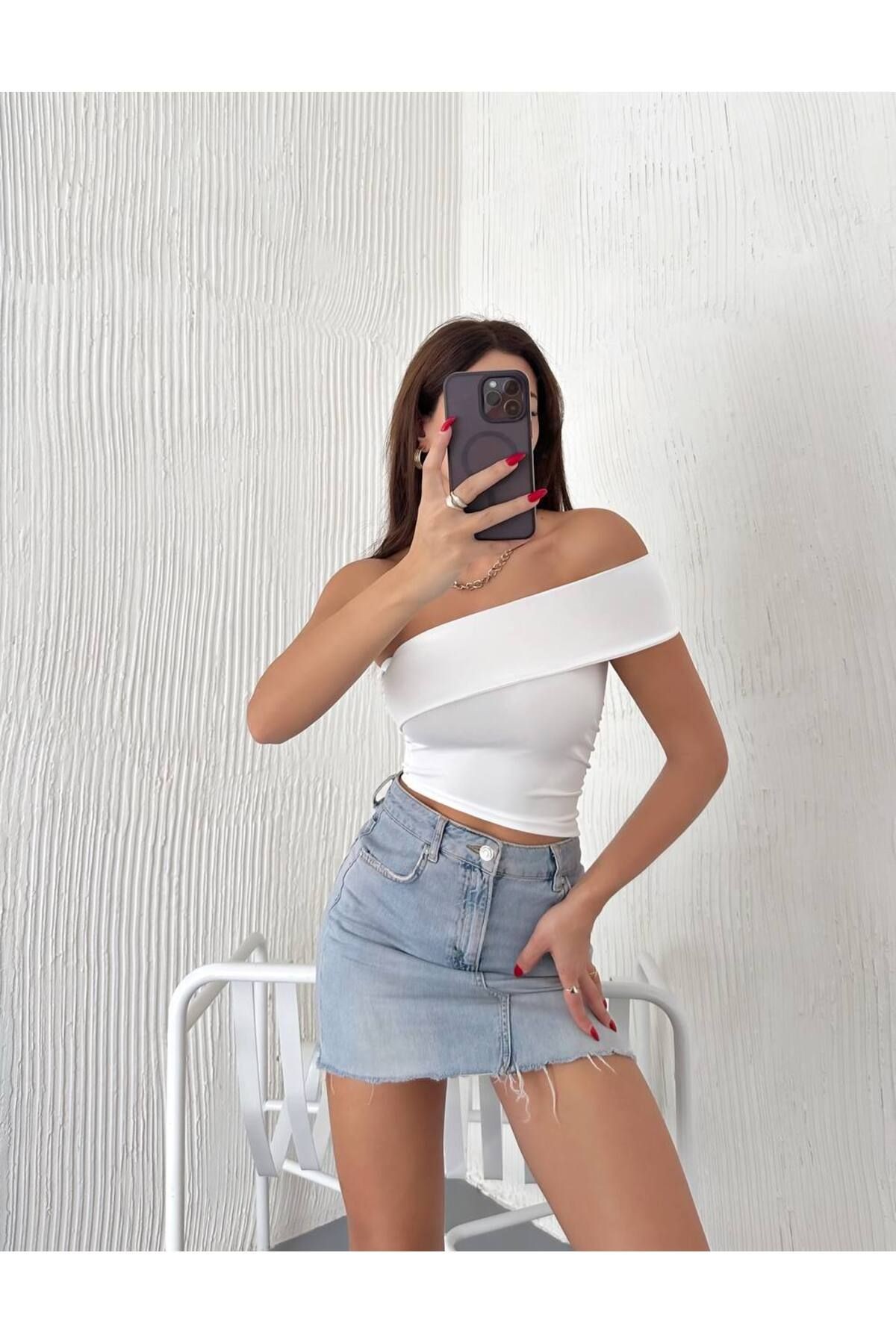 Asimetrik Yakalı Likralı Crop Bluz