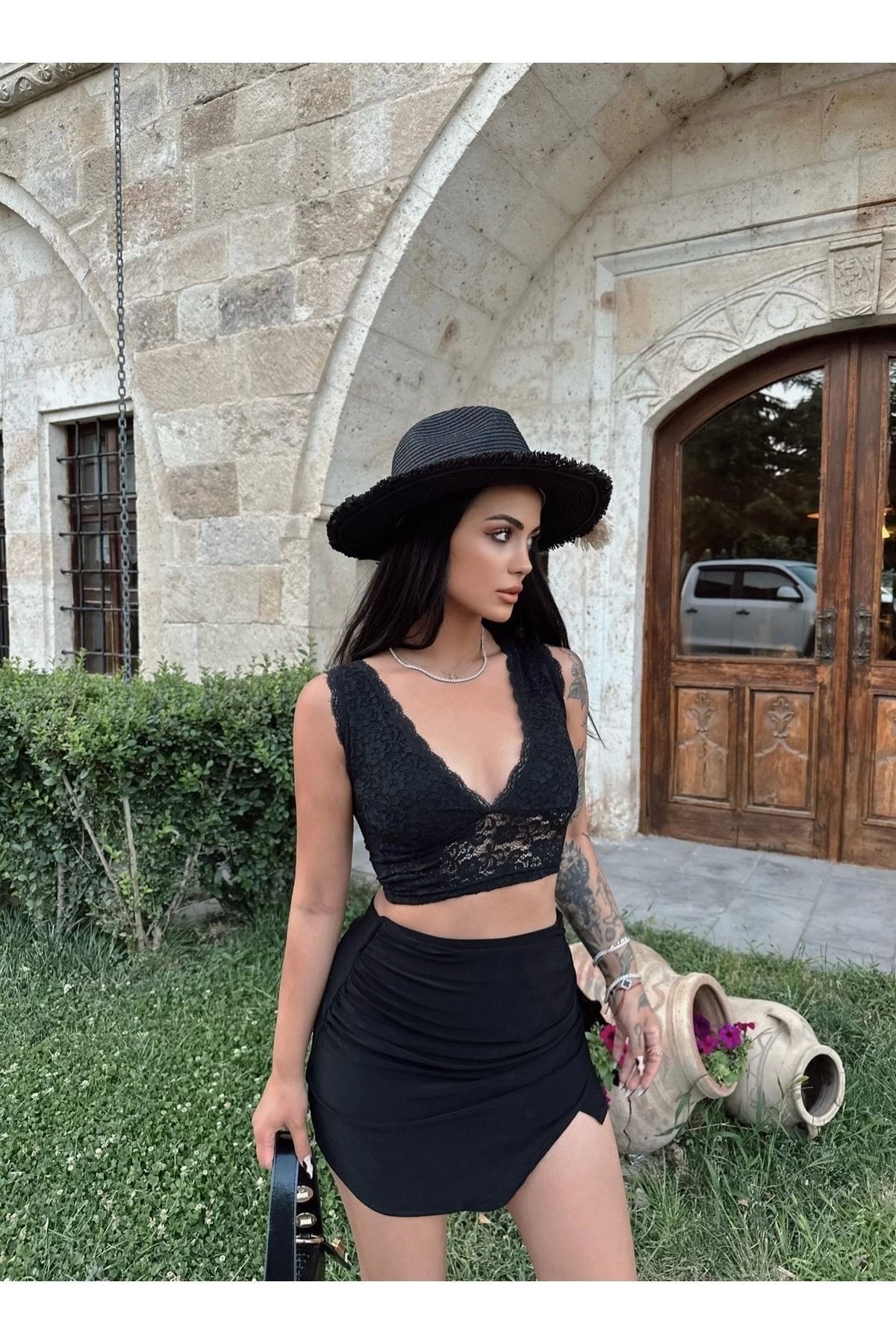 Siyah Güpürlü V Yaka Crop