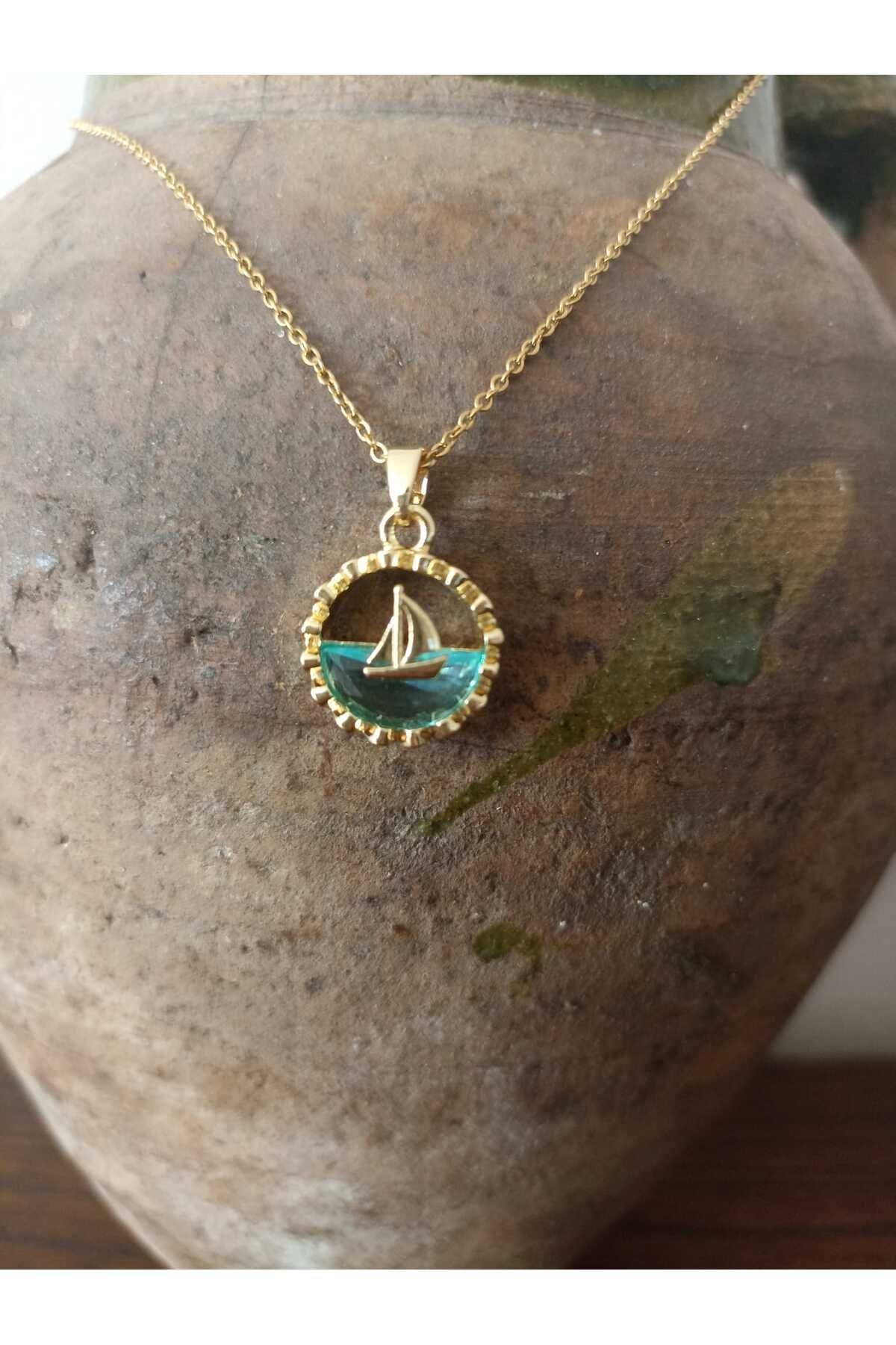 Denizde Gemi Figürlü Çelik Gold Kolye