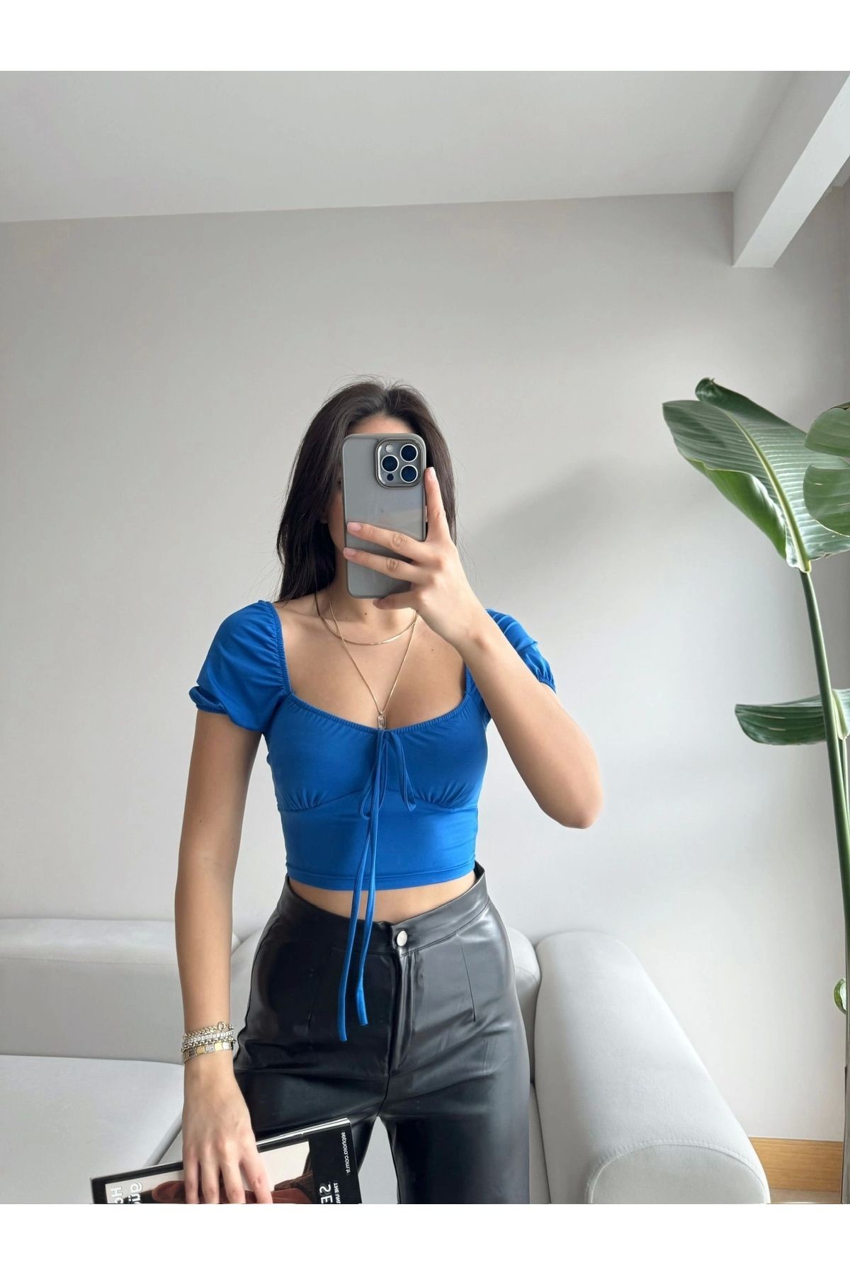Madonna Yaka Göğüs Bağlamalı Crop T-shirt-MAVİ
