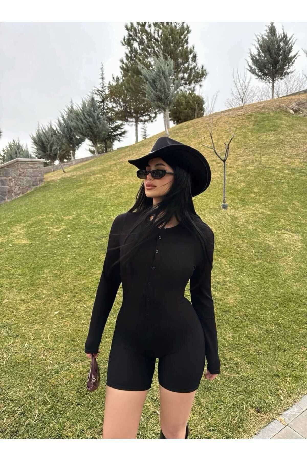 Uzun Kollu Düğmeli Kısa Tulum