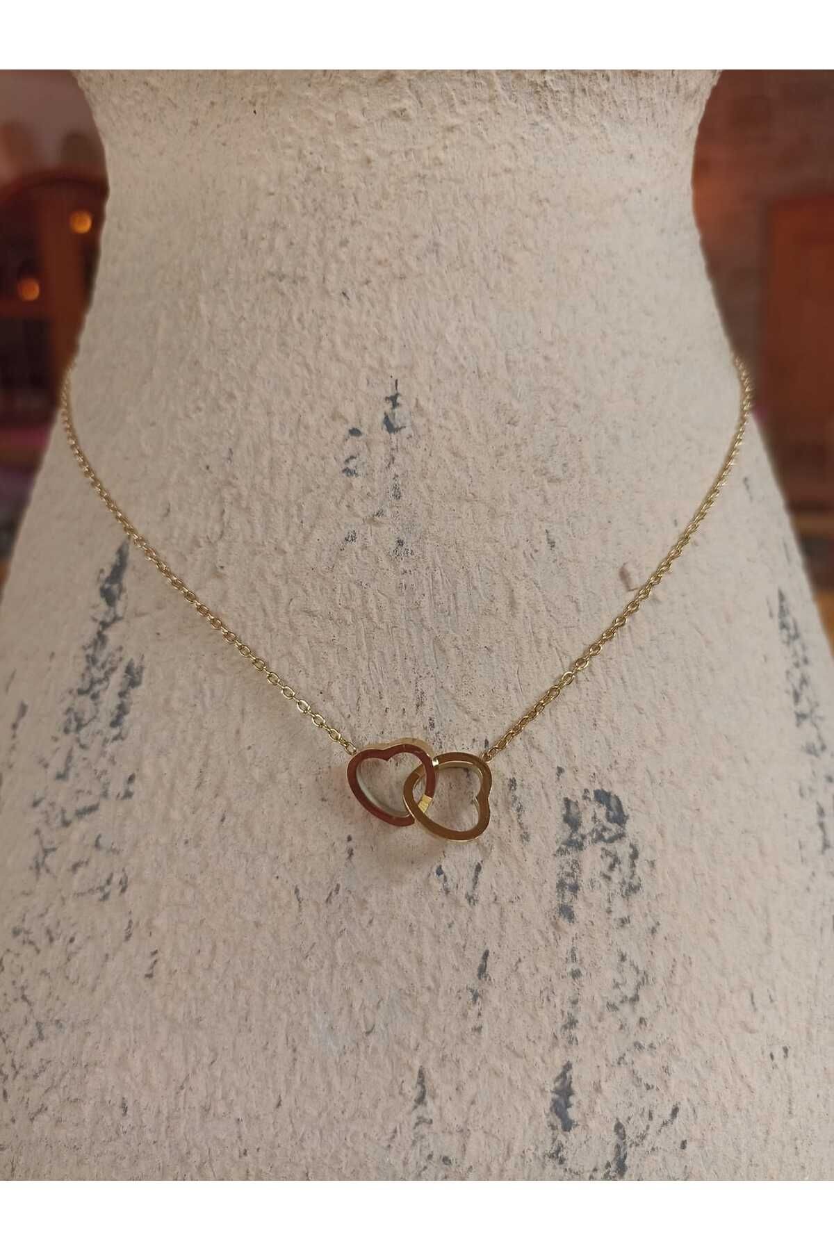 İç İçe Geçen Küçük Kalpler Figürlü Çelik Kolye