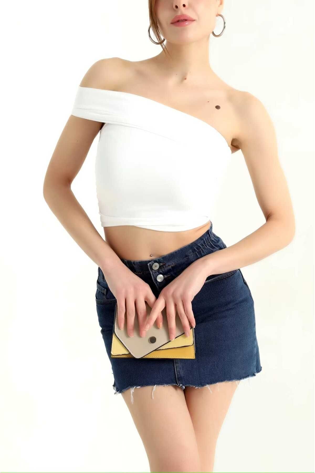 Asimetrik Yakalı Likralı Crop Bluz
