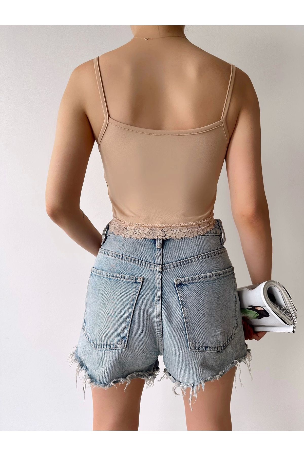 Dantel Detay Askılı Crop-BEJ