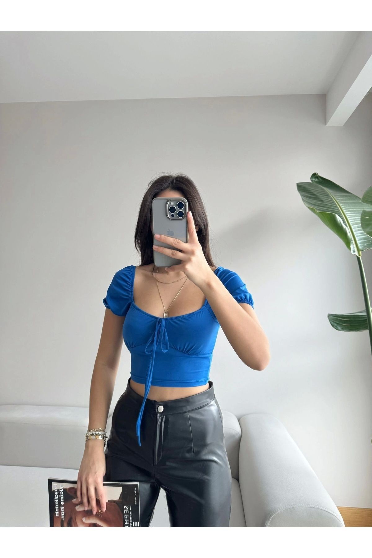 Madonna Yaka Göğüs Bağlamalı Crop T-shirt-MAVİ