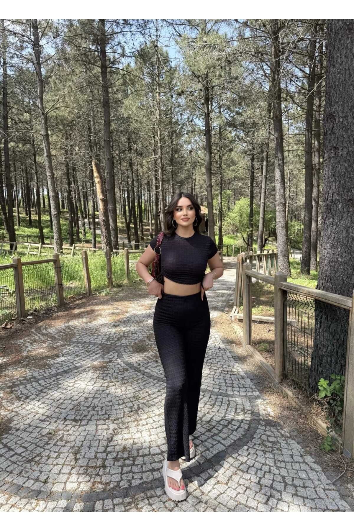 Yanları Büzgü Detaylı Bluz ve Pantolonlu Gofre Kumaş Takım