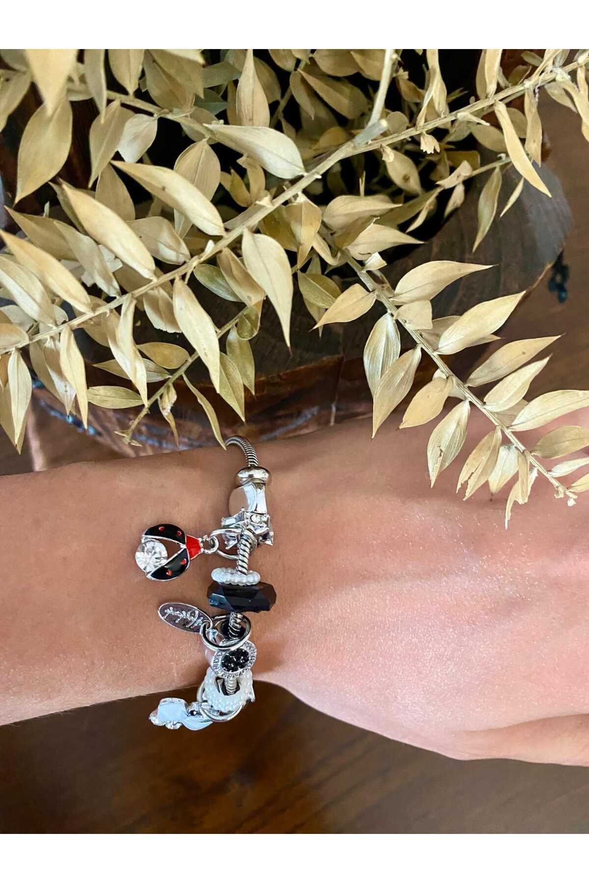Gümüş Rengi Çeşitli Siyah Figürlü Charm Bileklik