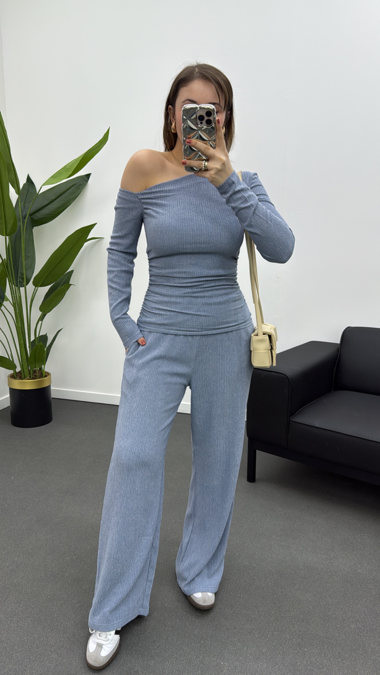 Set bluză și pantaloni Nom Baby Blue din țesătură Lycra Premium cu umeri