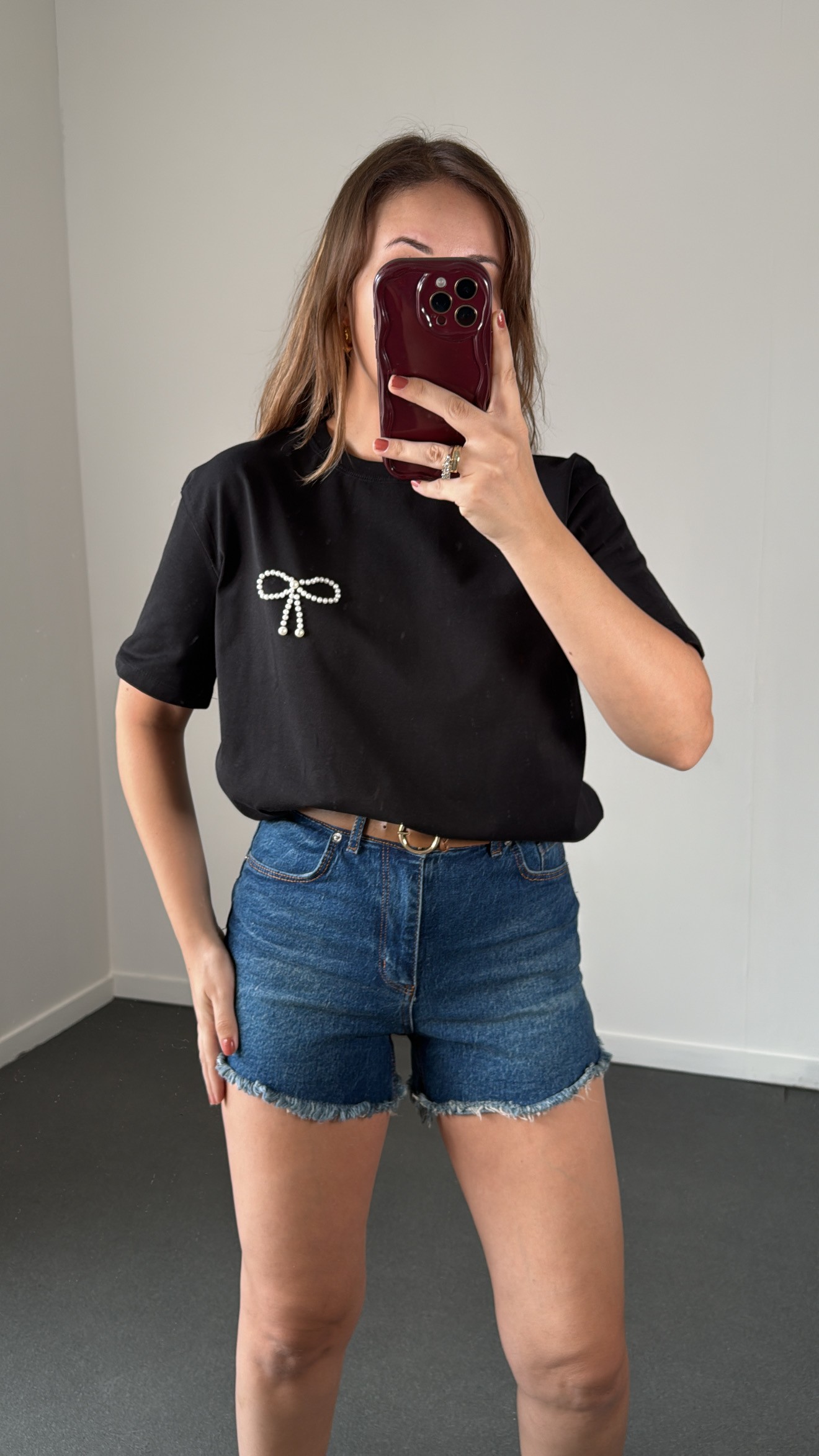Siyah İncili Kurdele Detaylı Tshirt