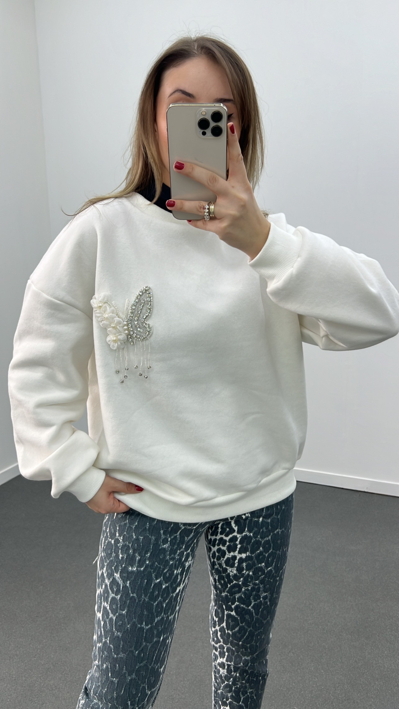 İPK Beyaz Butterfly Taş İşlemeli Tasarım Sweatshirt