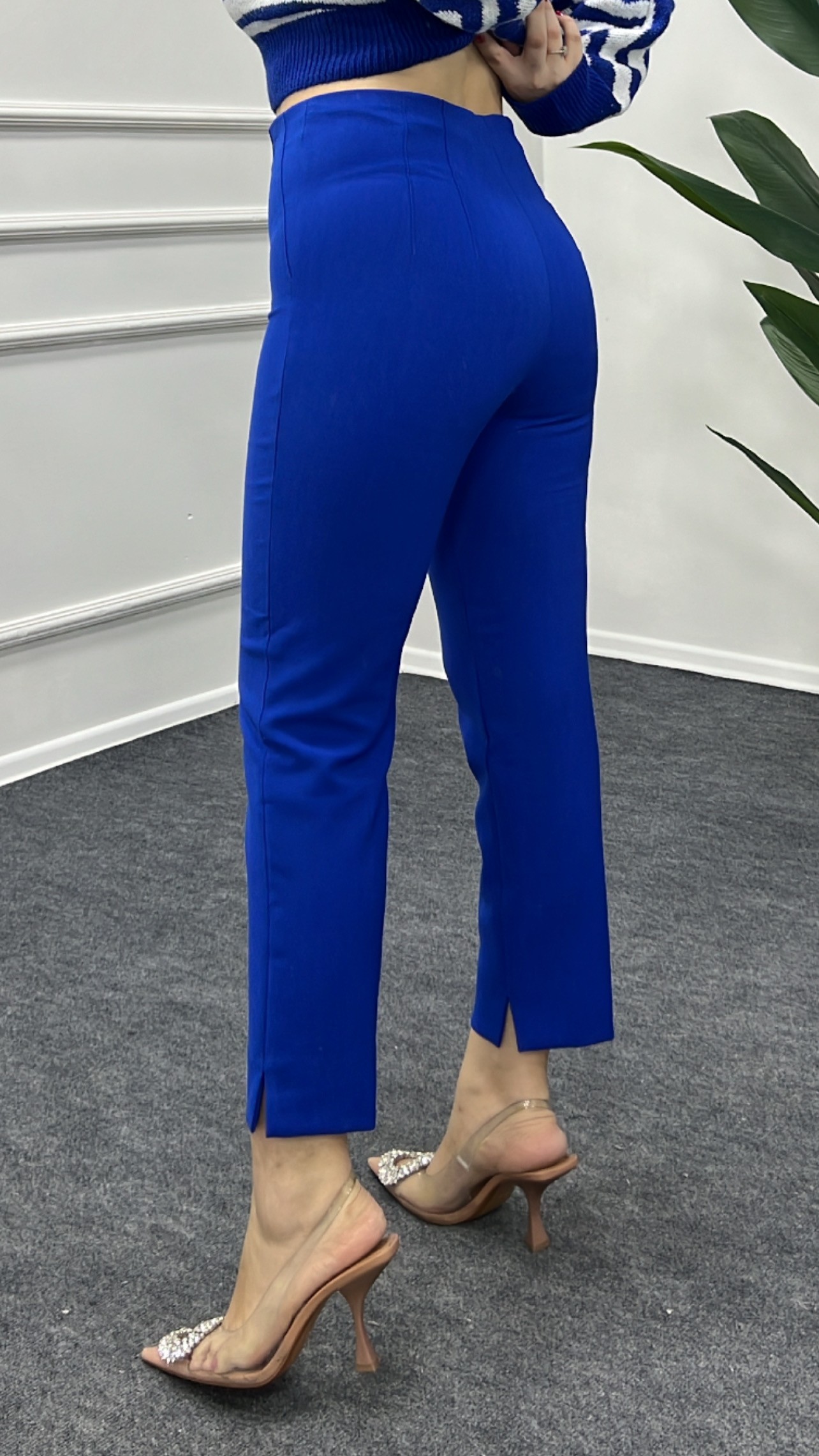 Pantaloni din stofă cu nasturi de culoare albastră ZR Saks