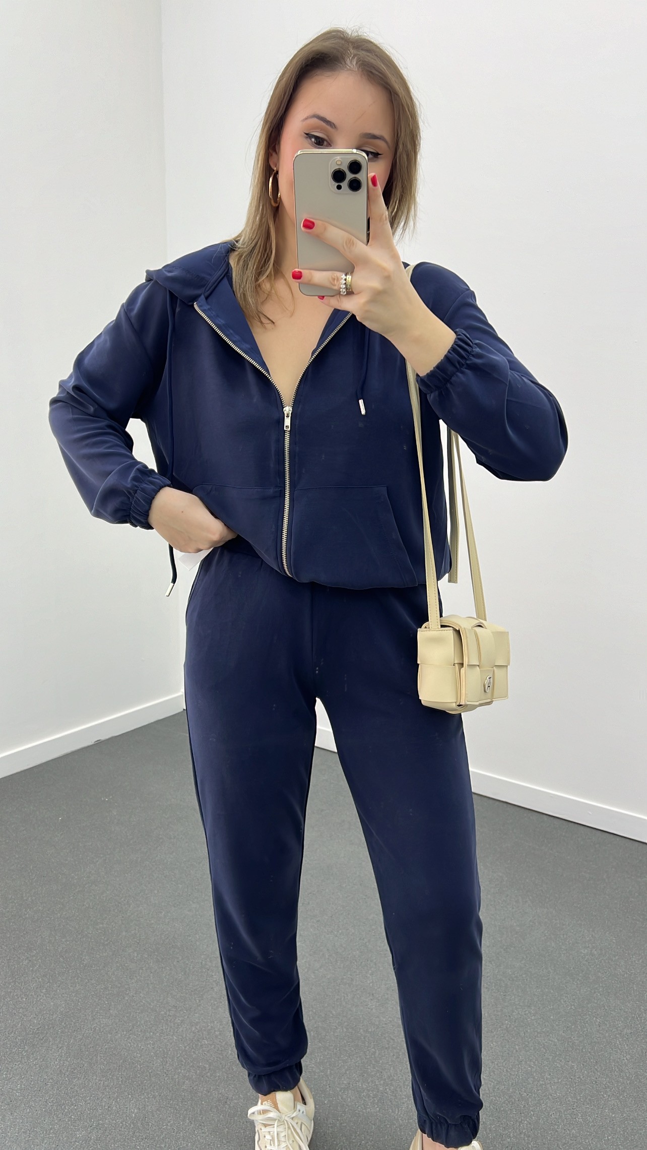 Hanorac cu glugă Oys bleumarin și set modal de jogger
