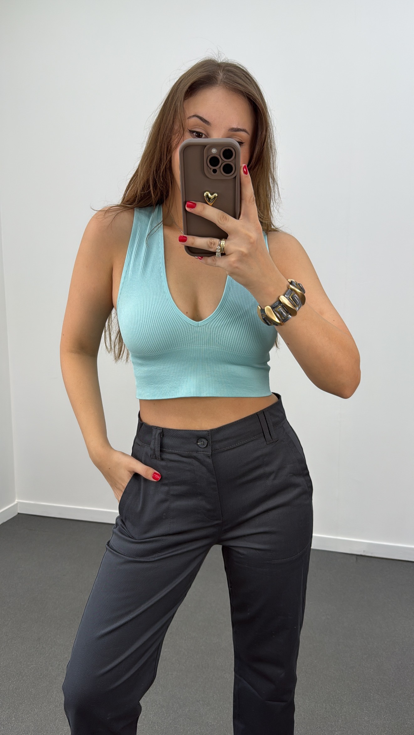 Mavi V Yaka Crop