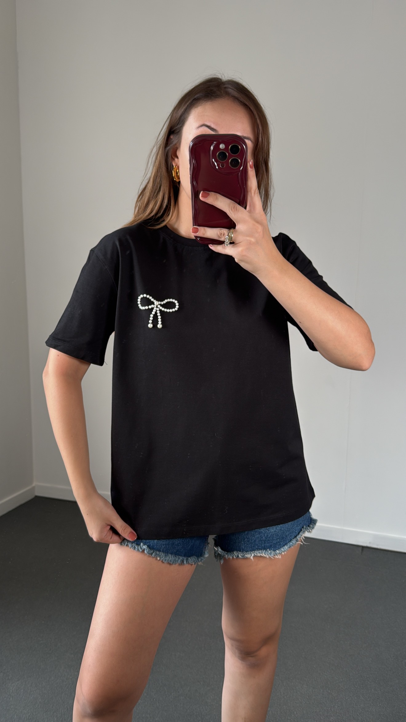 Siyah İncili Kurdele Detaylı Tshirt