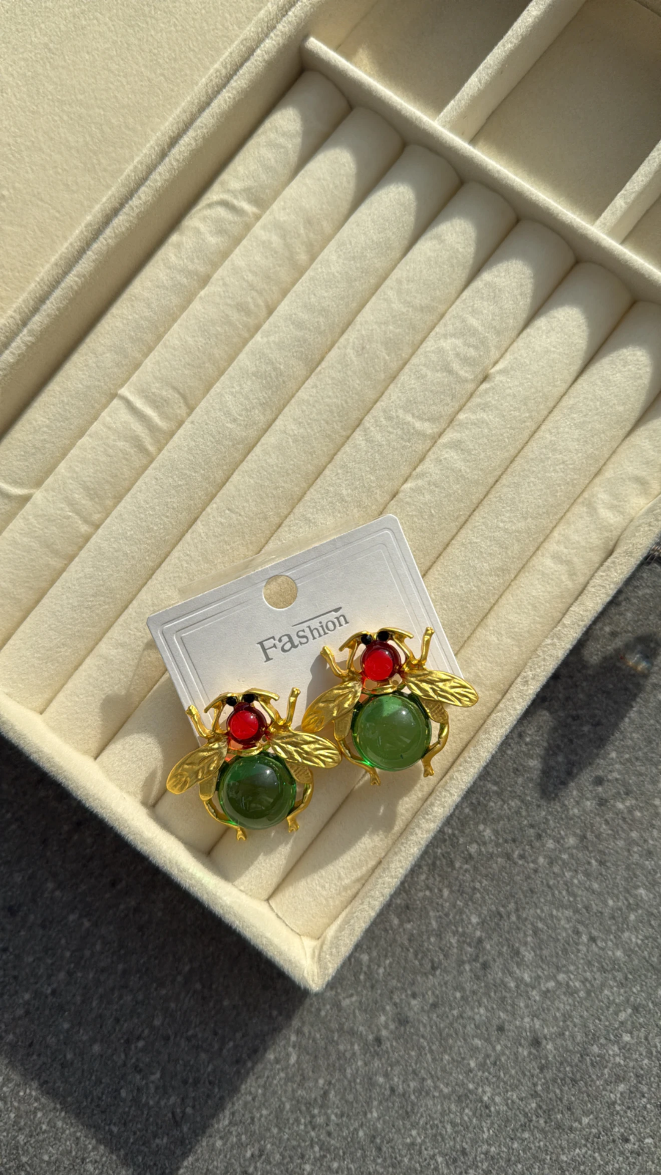 Bee Yeşil Tasarım Küpe