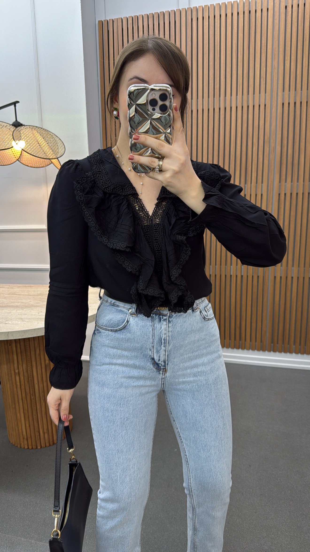Cămașă cu design special brodat din dantelă neagră Violeta