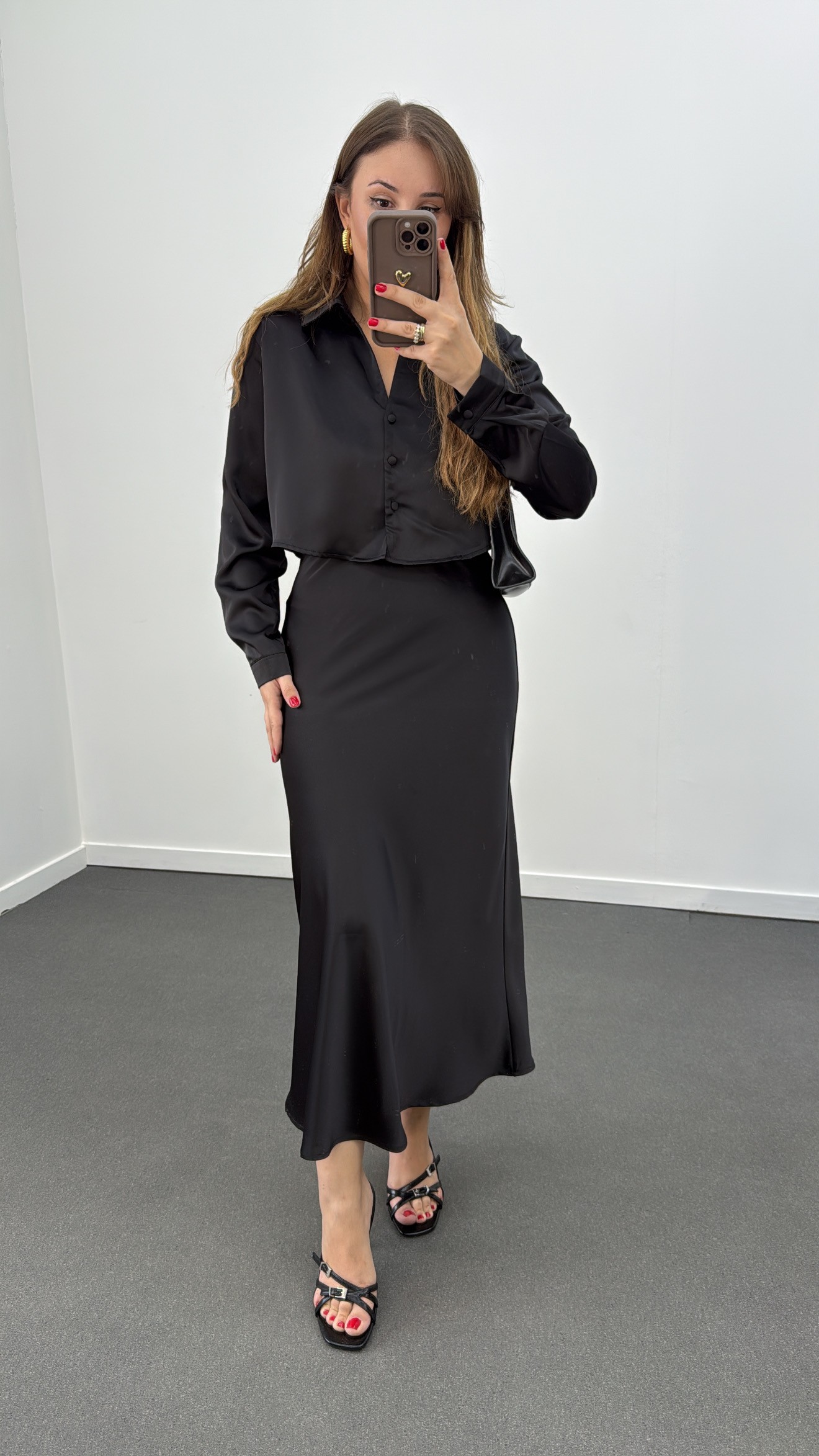 Set cămașă și fustă din satin negru Mahsima