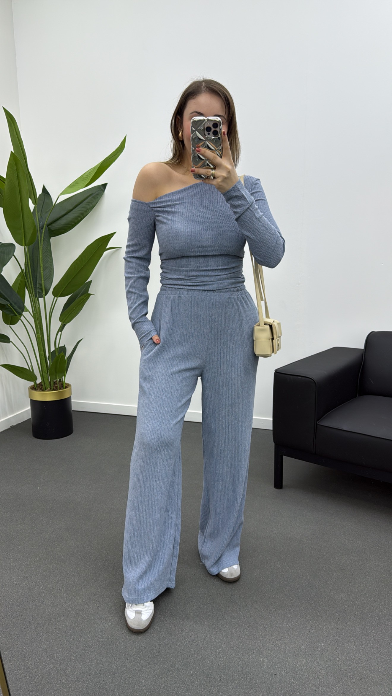 Set bluză și pantaloni Nom Baby Blue din țesătură Lycra Premium cu umeri