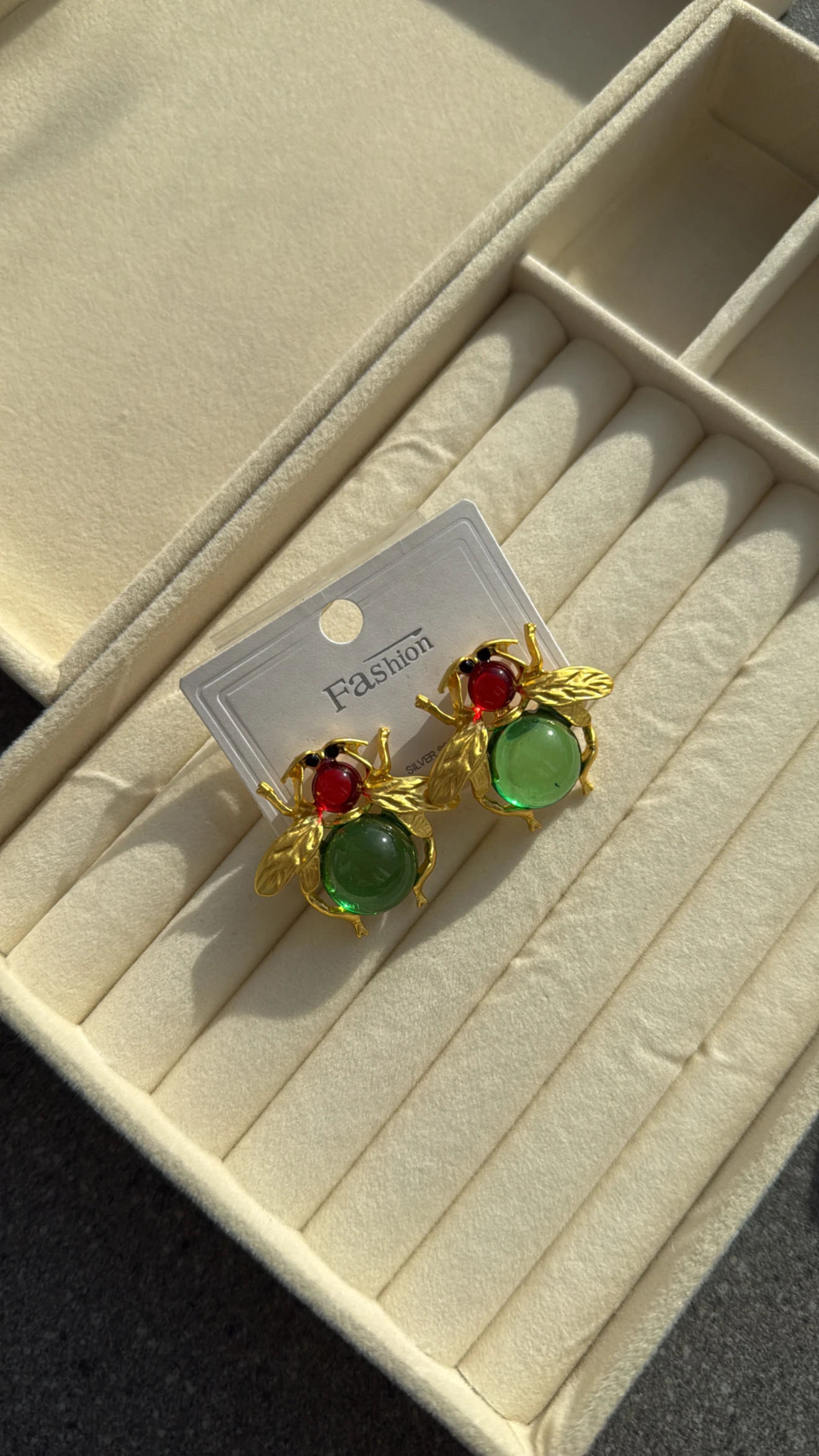 Bee Yeşil Tasarım Küpe