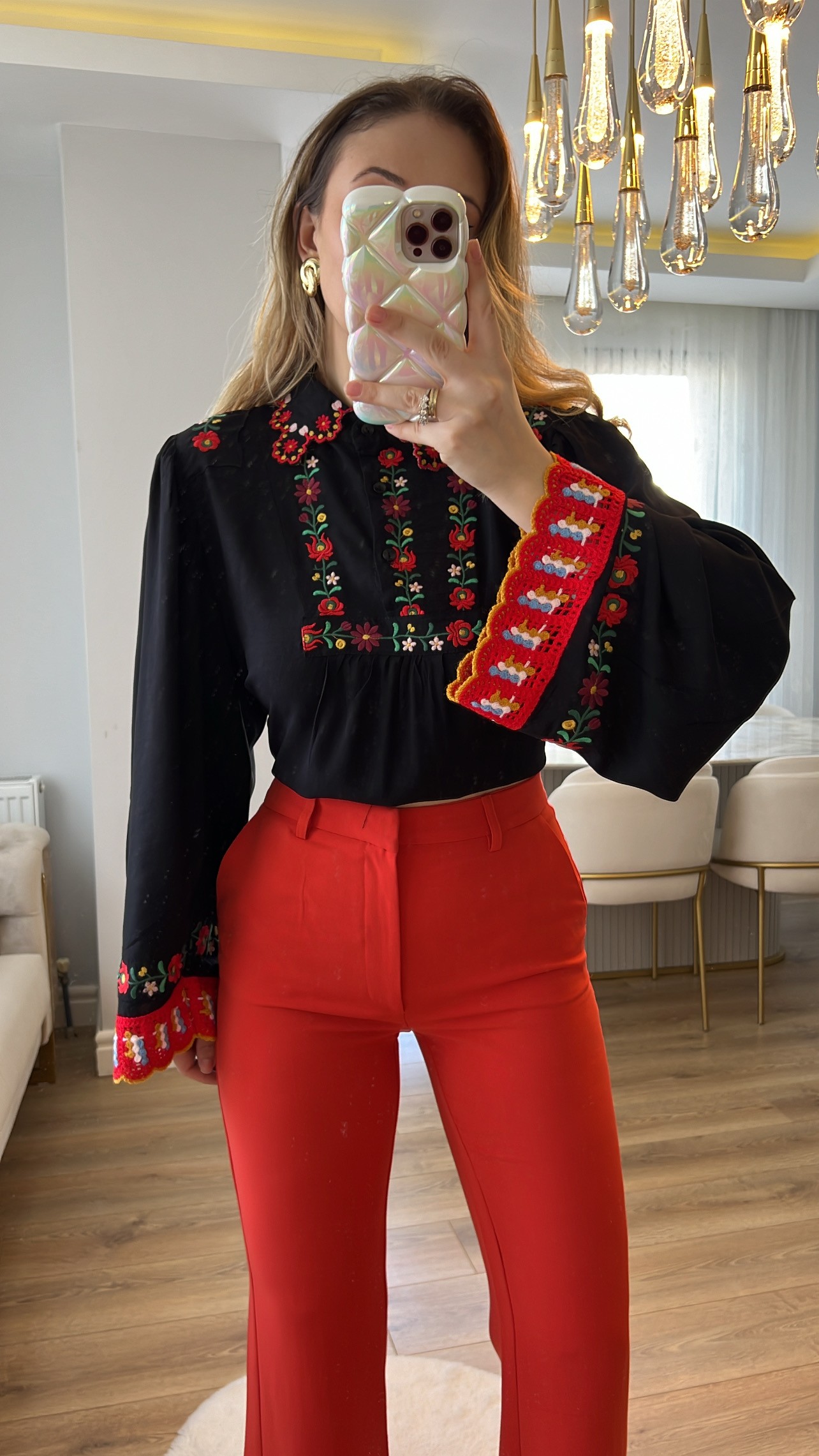 Oslo Siyah Kırmızı Çiçek İşlemeli Nakışlı Tasarım Gömlek