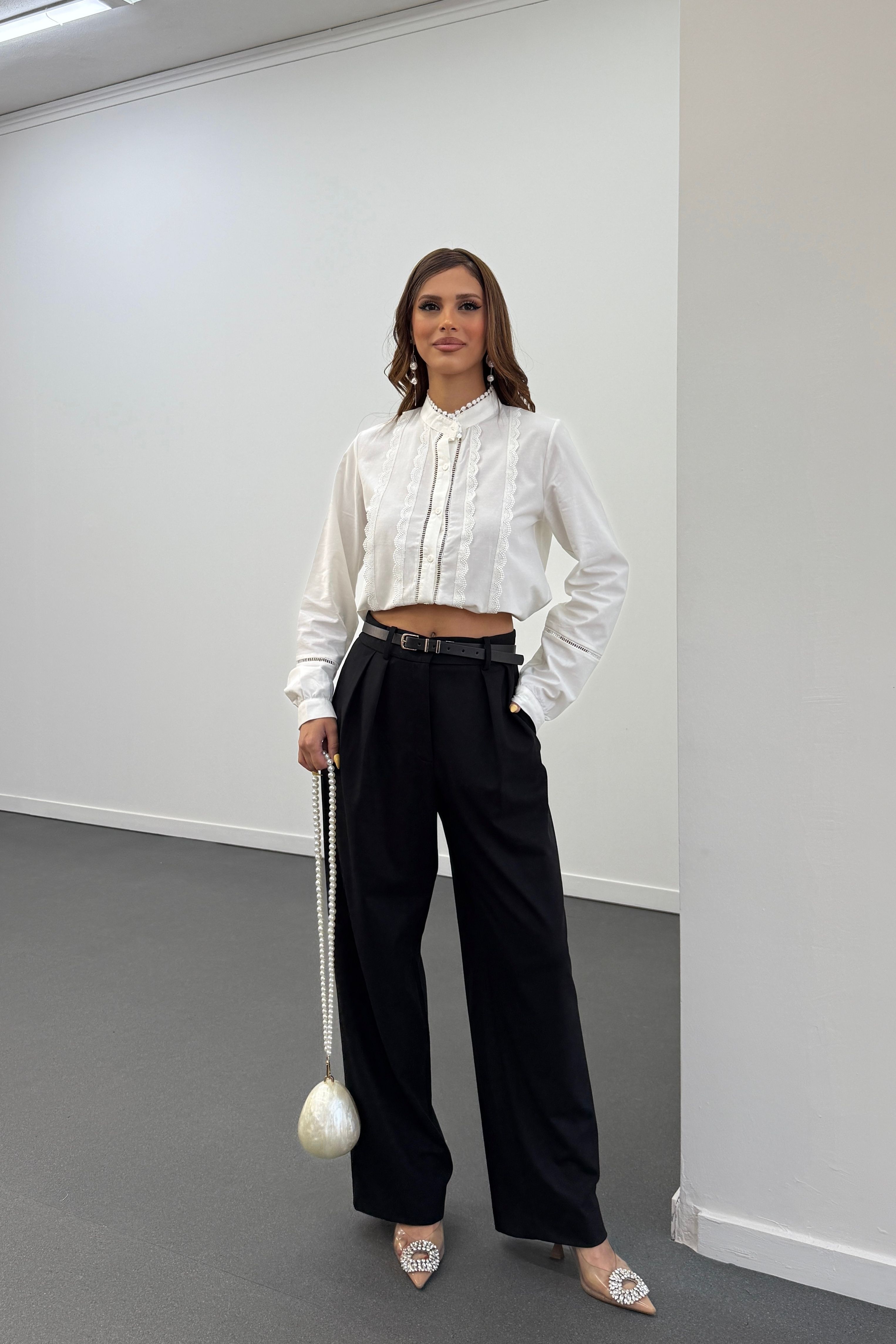 Negin Hakim Yaka Dantel İşlemeli Gömlek
