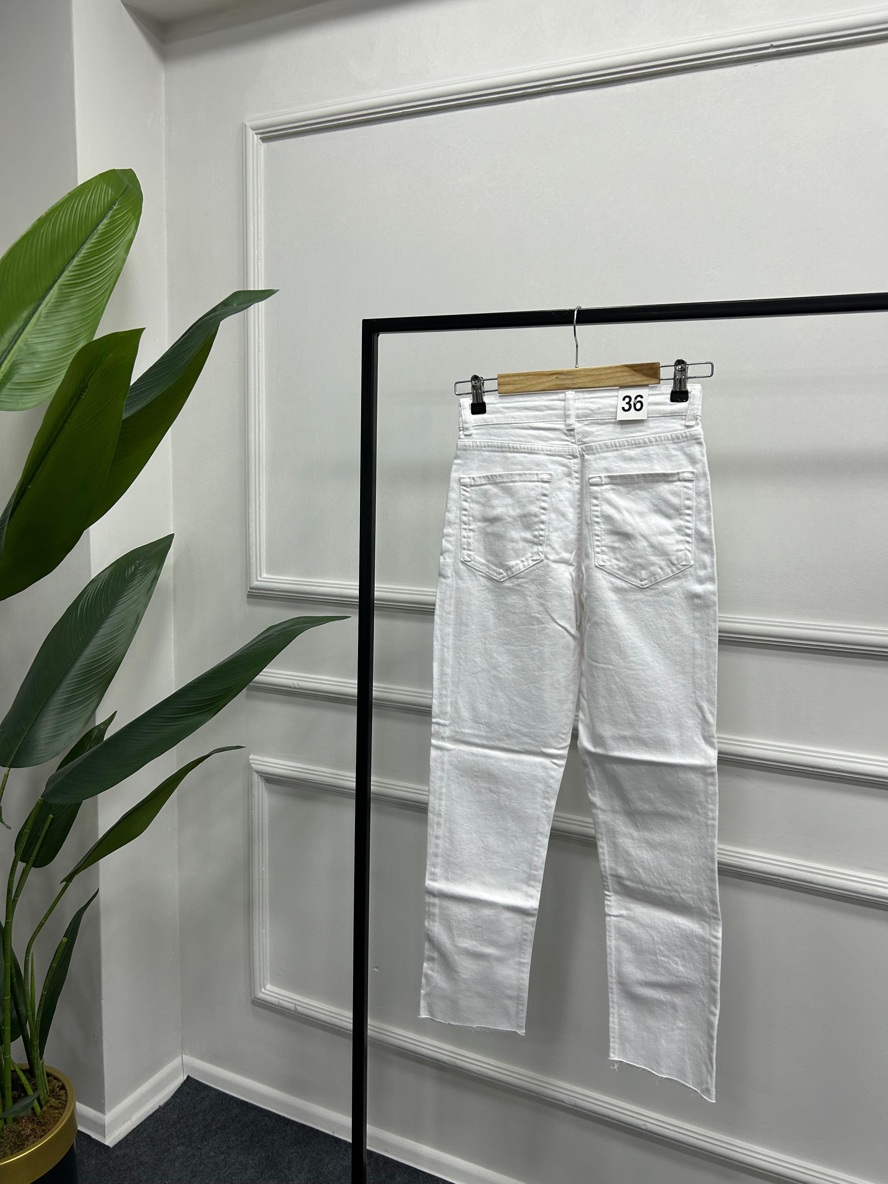 Topshop Beyaz Kesik Paça Jean DFL