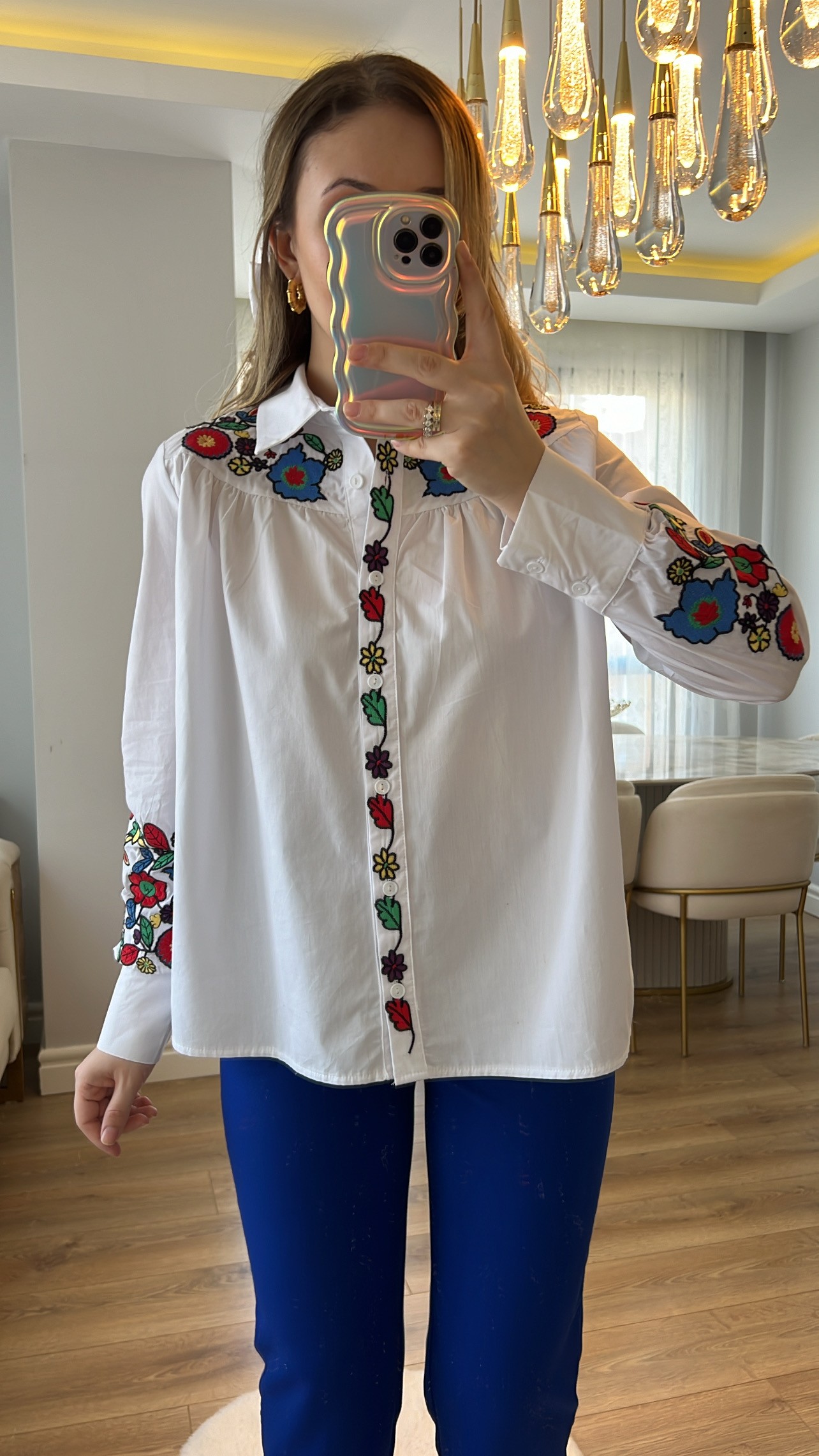 ZR Çiçek Nakışlı Beyaz Gömlek