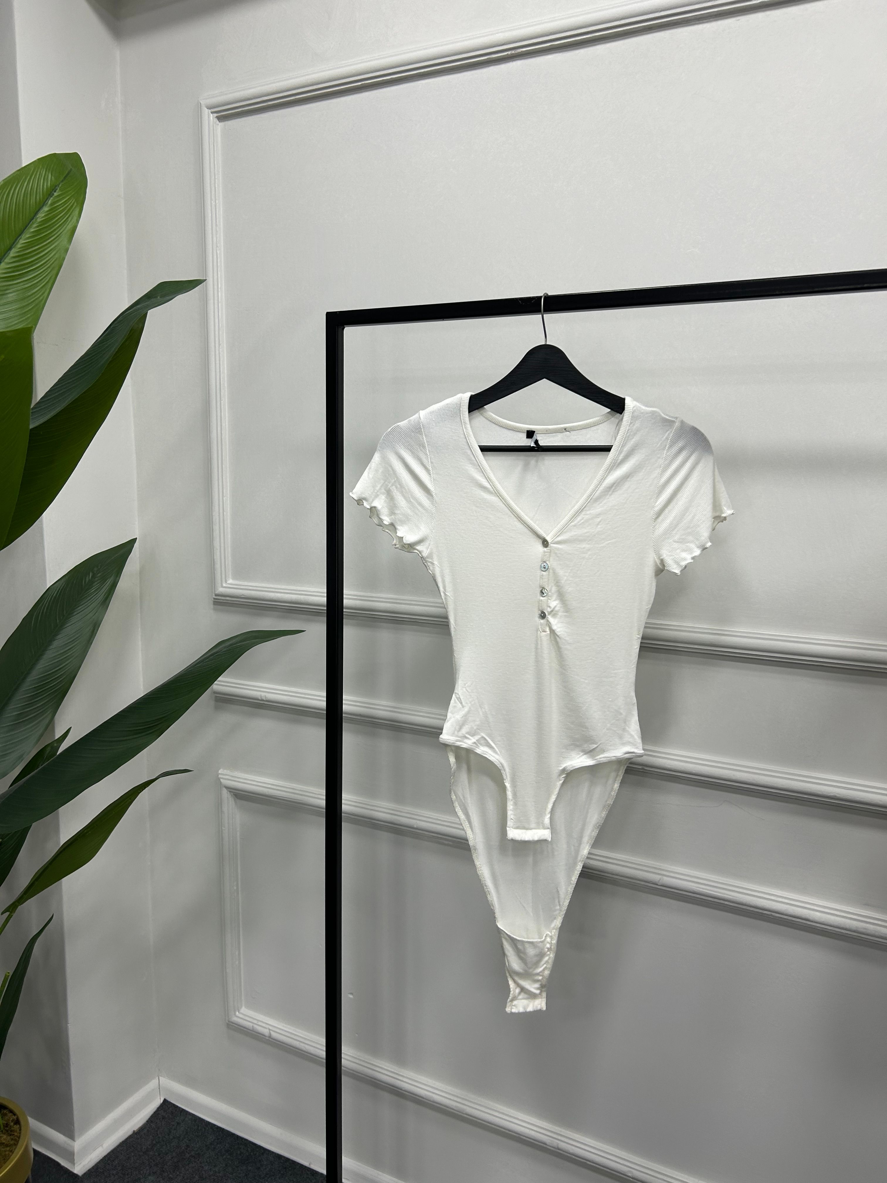 Beyaz Önü Düğmeli Bodysuit DFL 