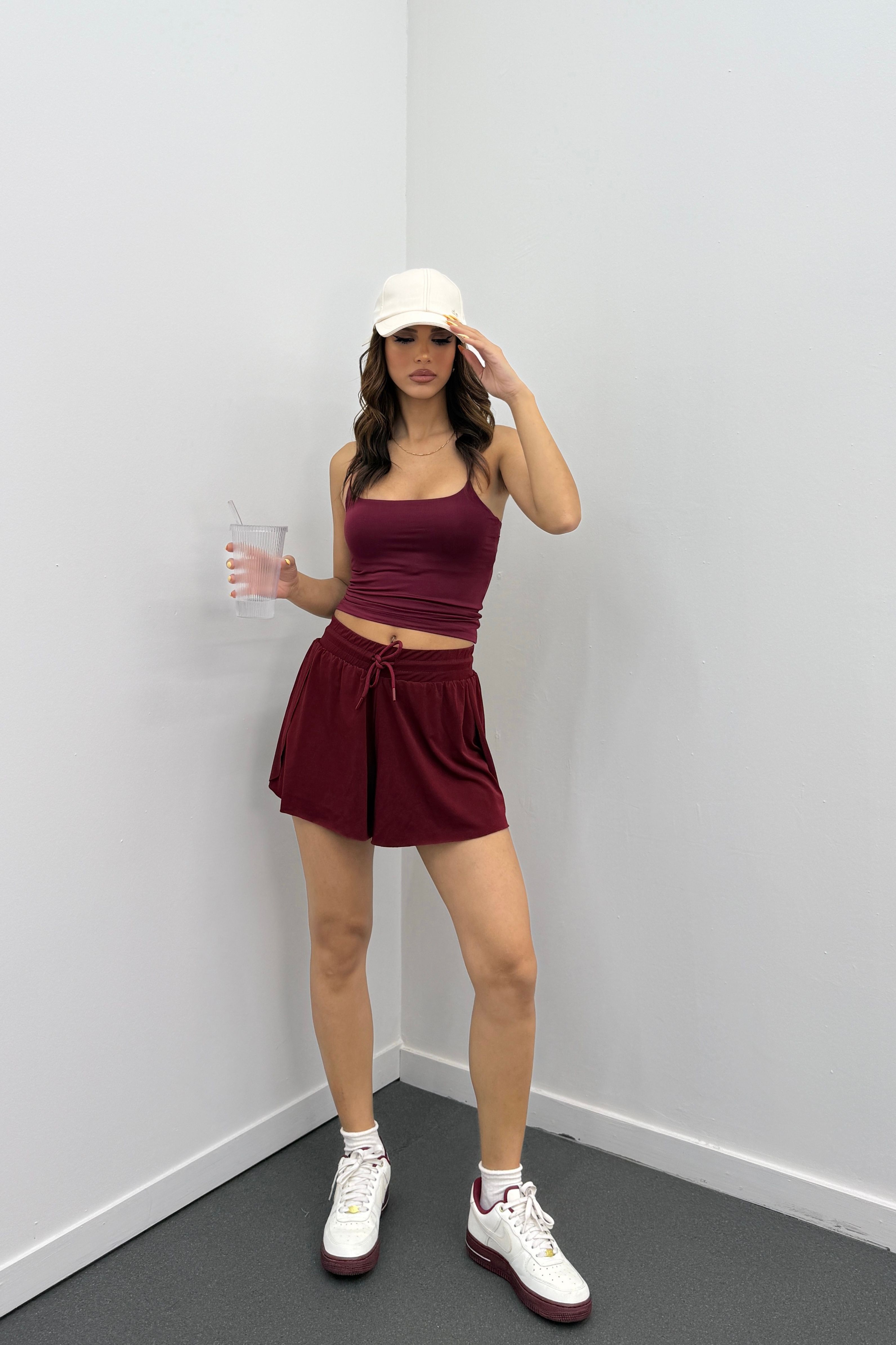 Helis Bordo Mini Dökümlü Şort