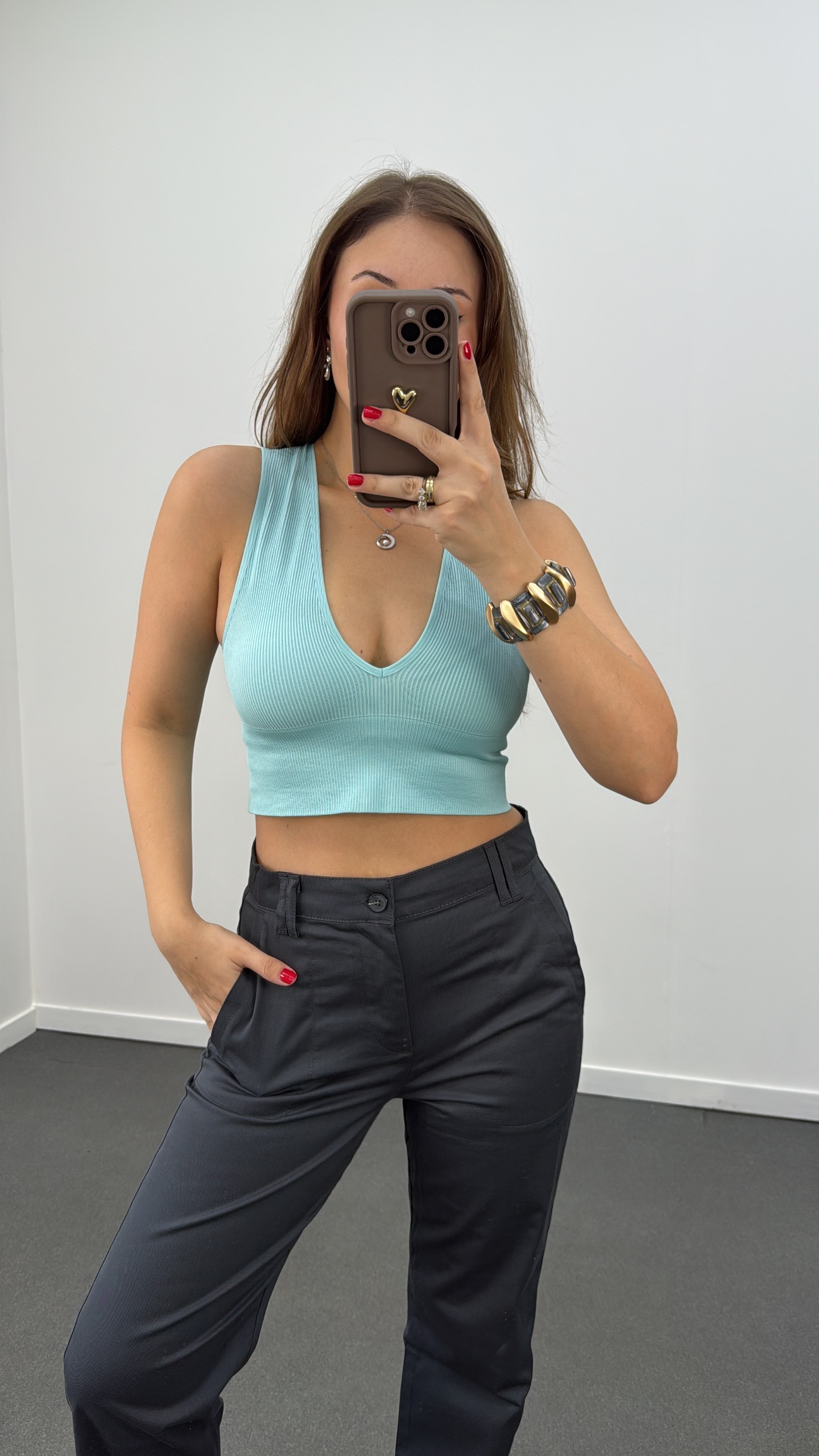 Mavi V Yaka Crop