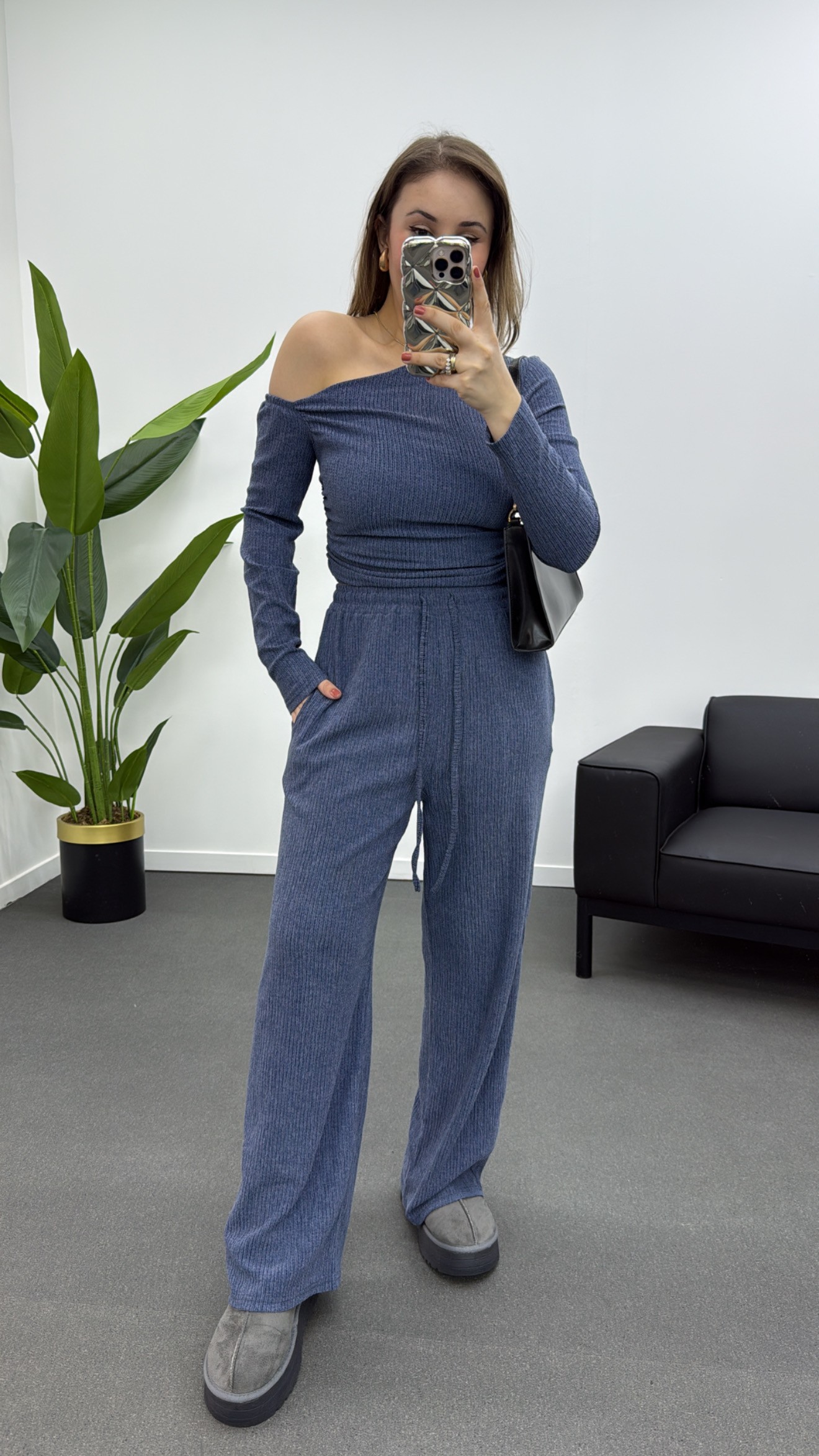 Set de pantaloni cu bluză cu umăr dezactivat din țesătură Lycra Premium Nom bleumarin