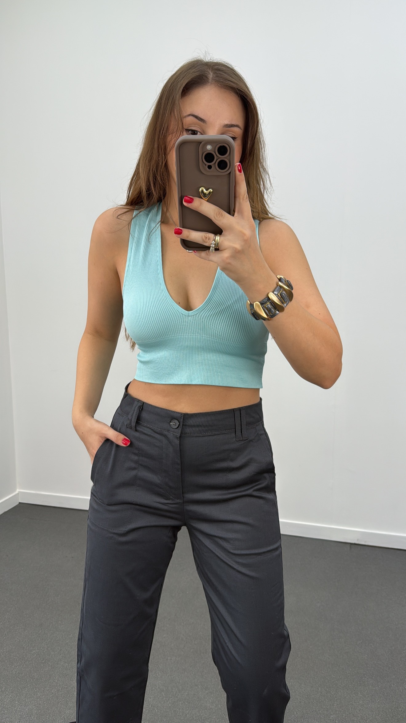 Mavi V Yaka Crop