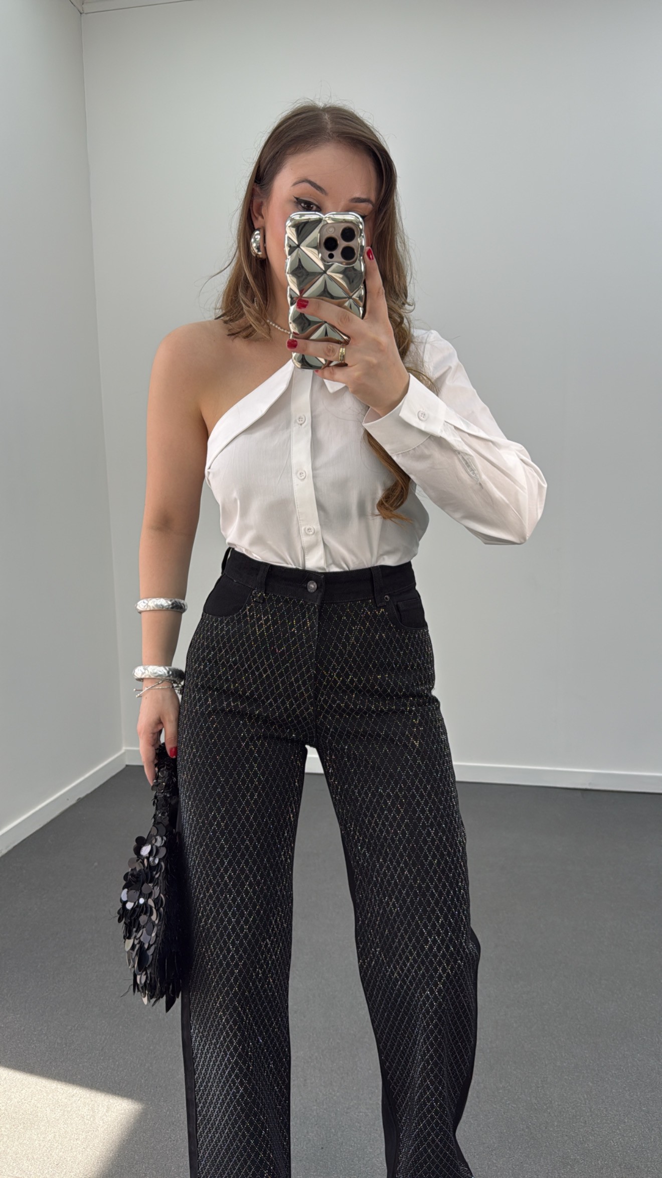 Luxe Beyaz Asimetrik Tasarım Bluz