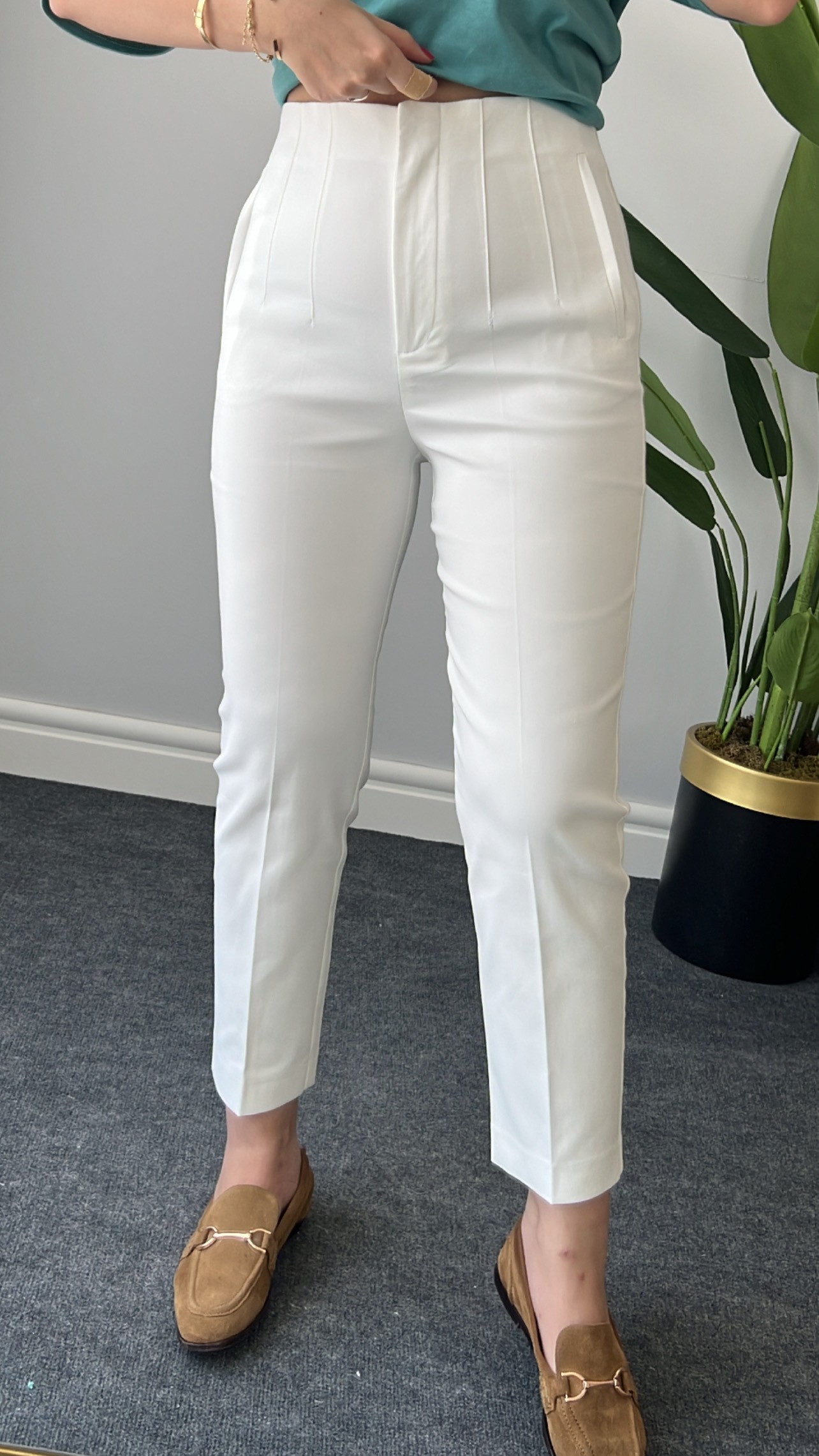 Beyaz Renk Pensli Kumaş Pantolon