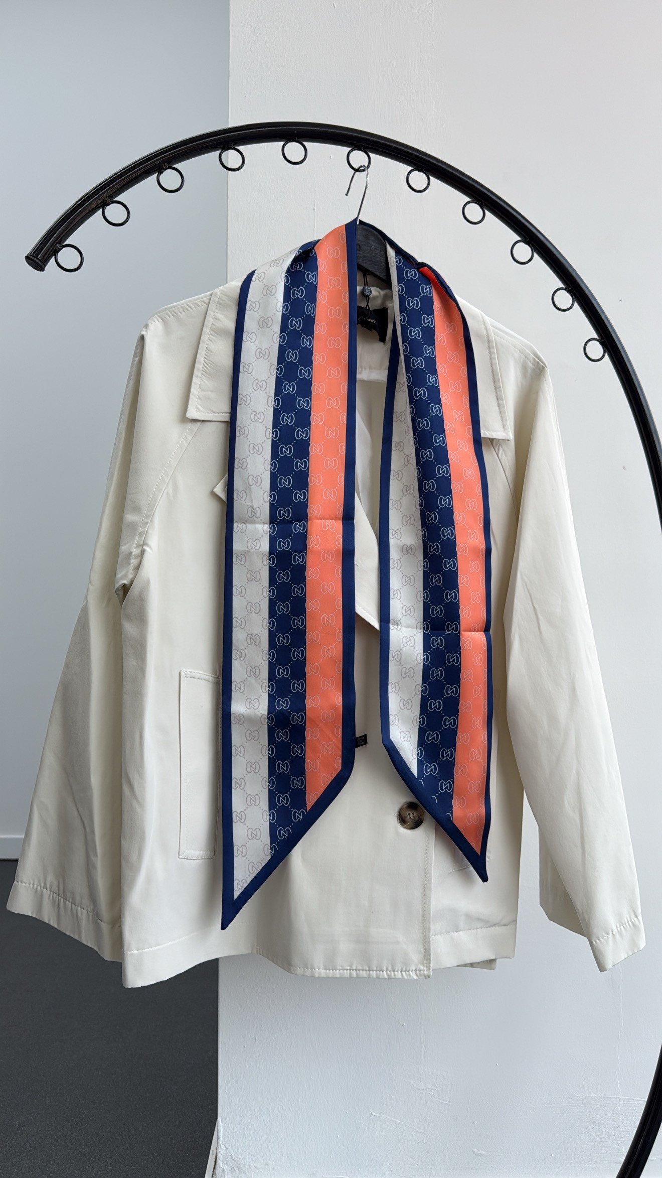 Eșarfă lungă cu model tricolor