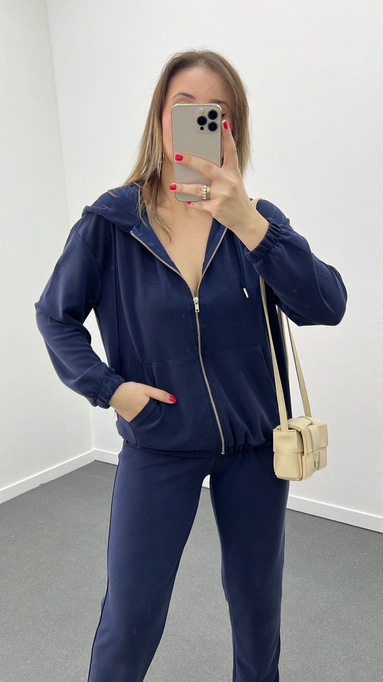 Hanorac cu glugă Oys bleumarin și set modal de jogger