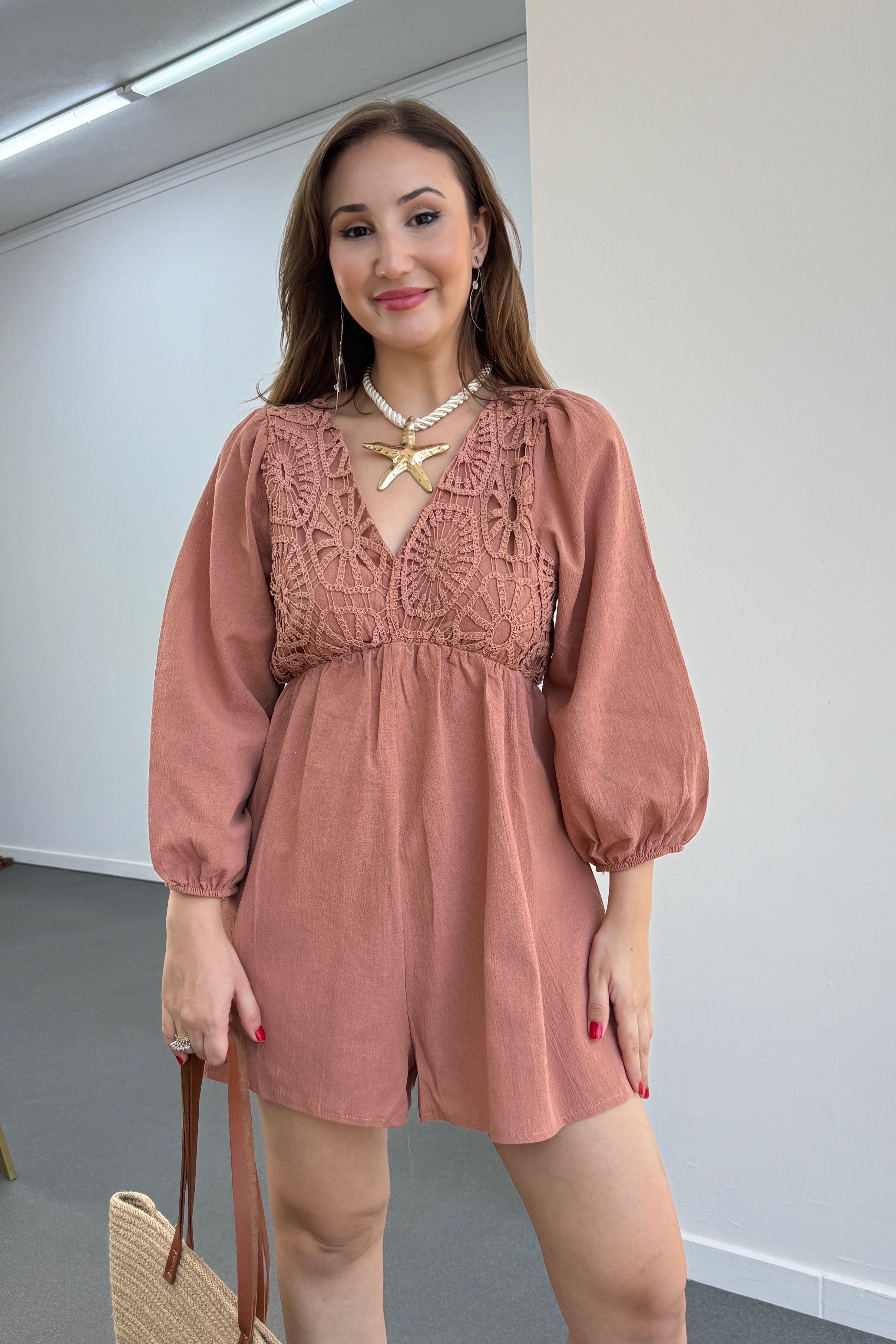 Helena Gül Kurusu Güpür İşlemeli V Yaka Tulum