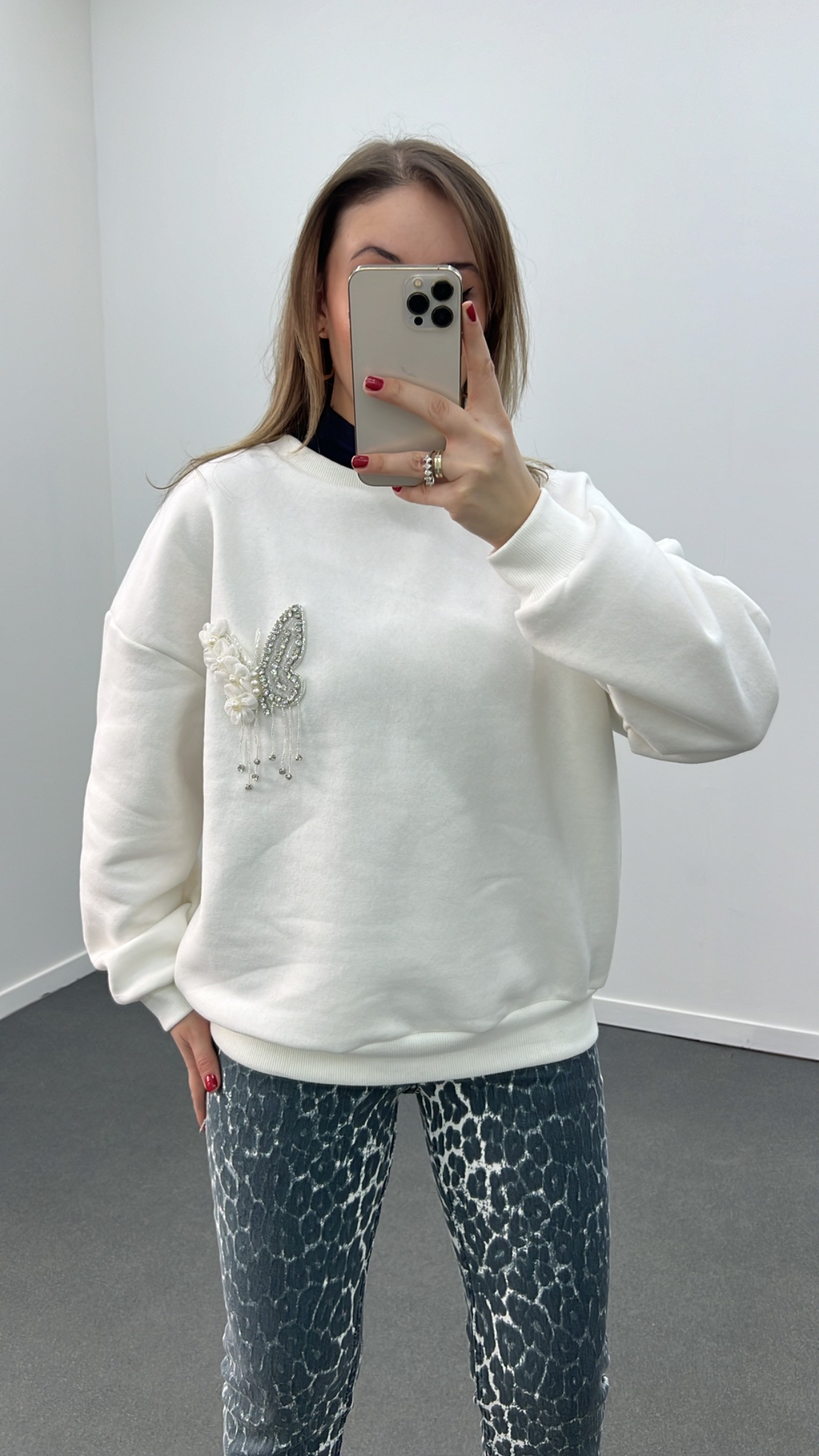 İPK Beyaz Butterfly Taş İşlemeli Tasarım Sweatshirt