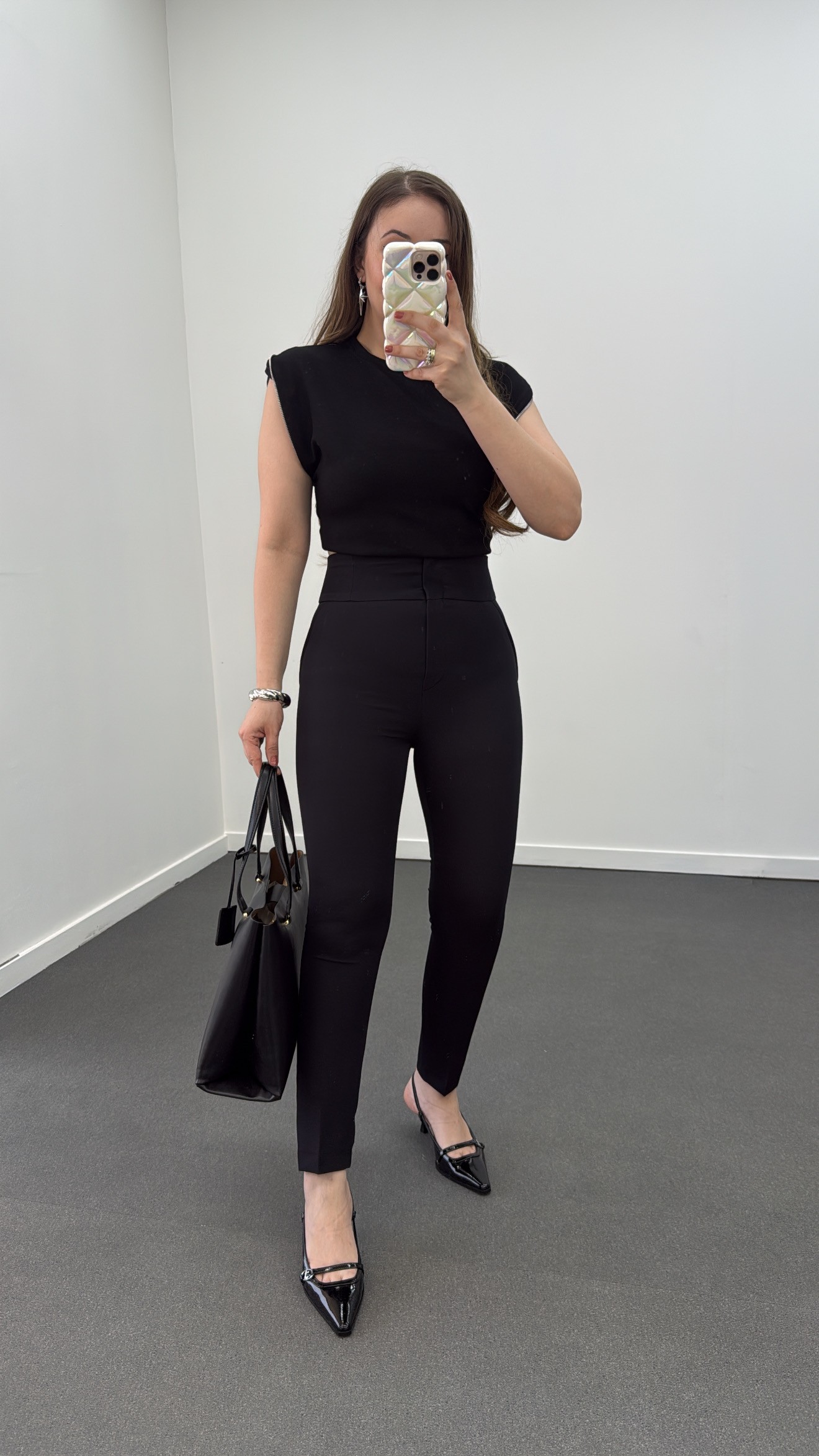 Pantaloni subțiri din material negru cu talie super înaltă Hester