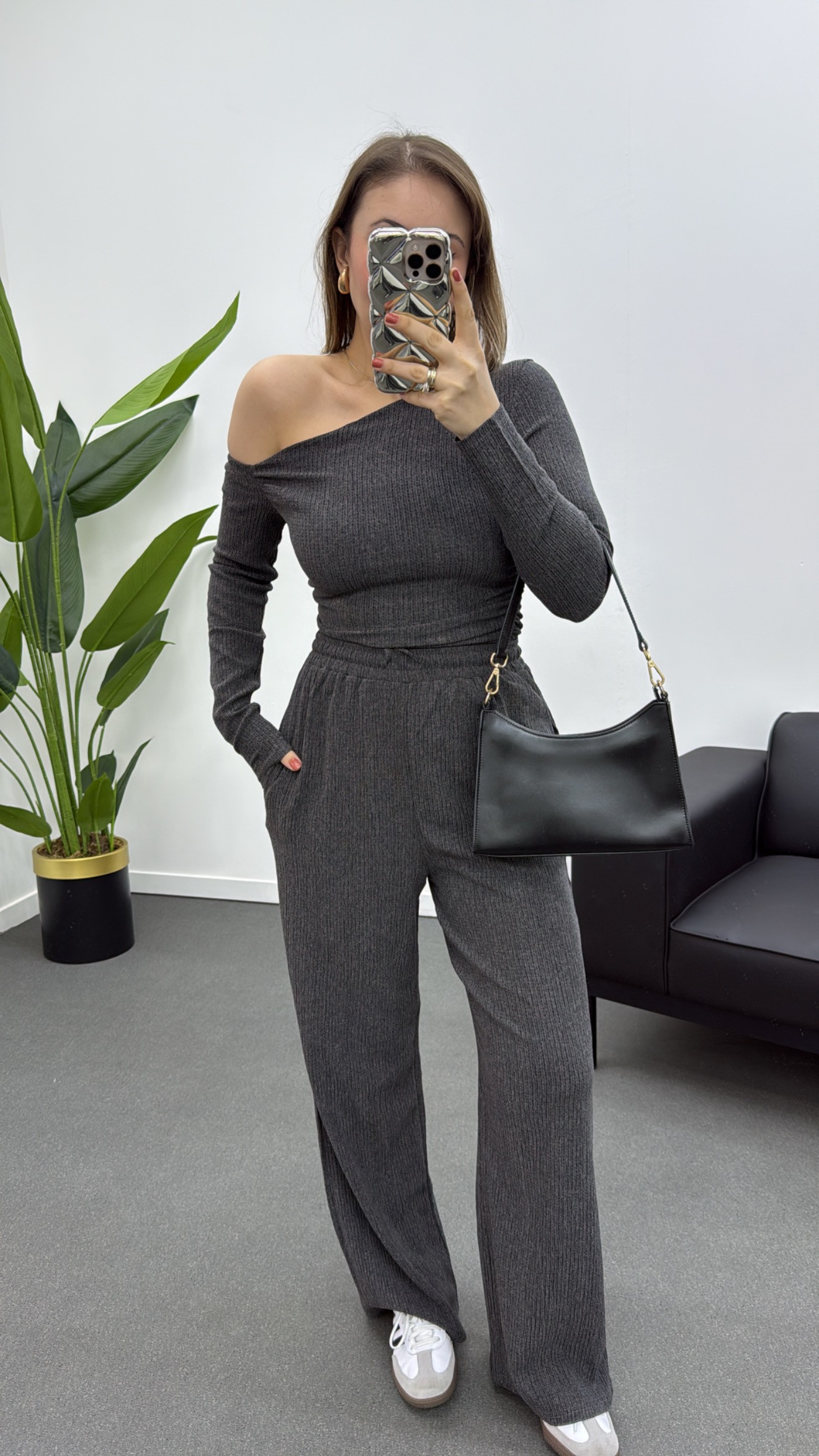 Set de pantaloni cu bluză cu umăr dezactivat din țesătură Lycra Premium Nom Gri