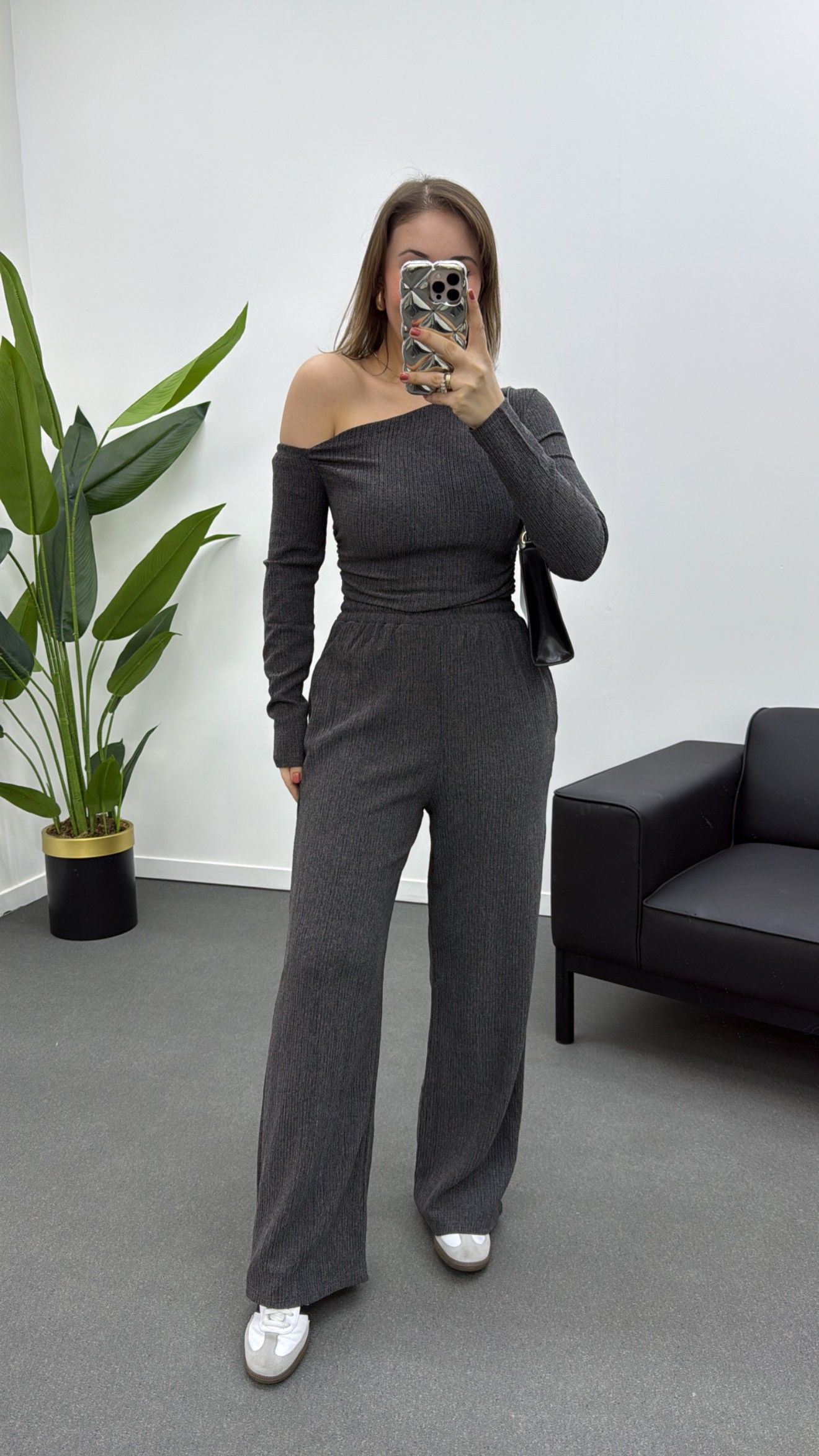 Set de pantaloni cu bluză cu umăr dezactivat din țesătură Lycra Premium Nom Gri