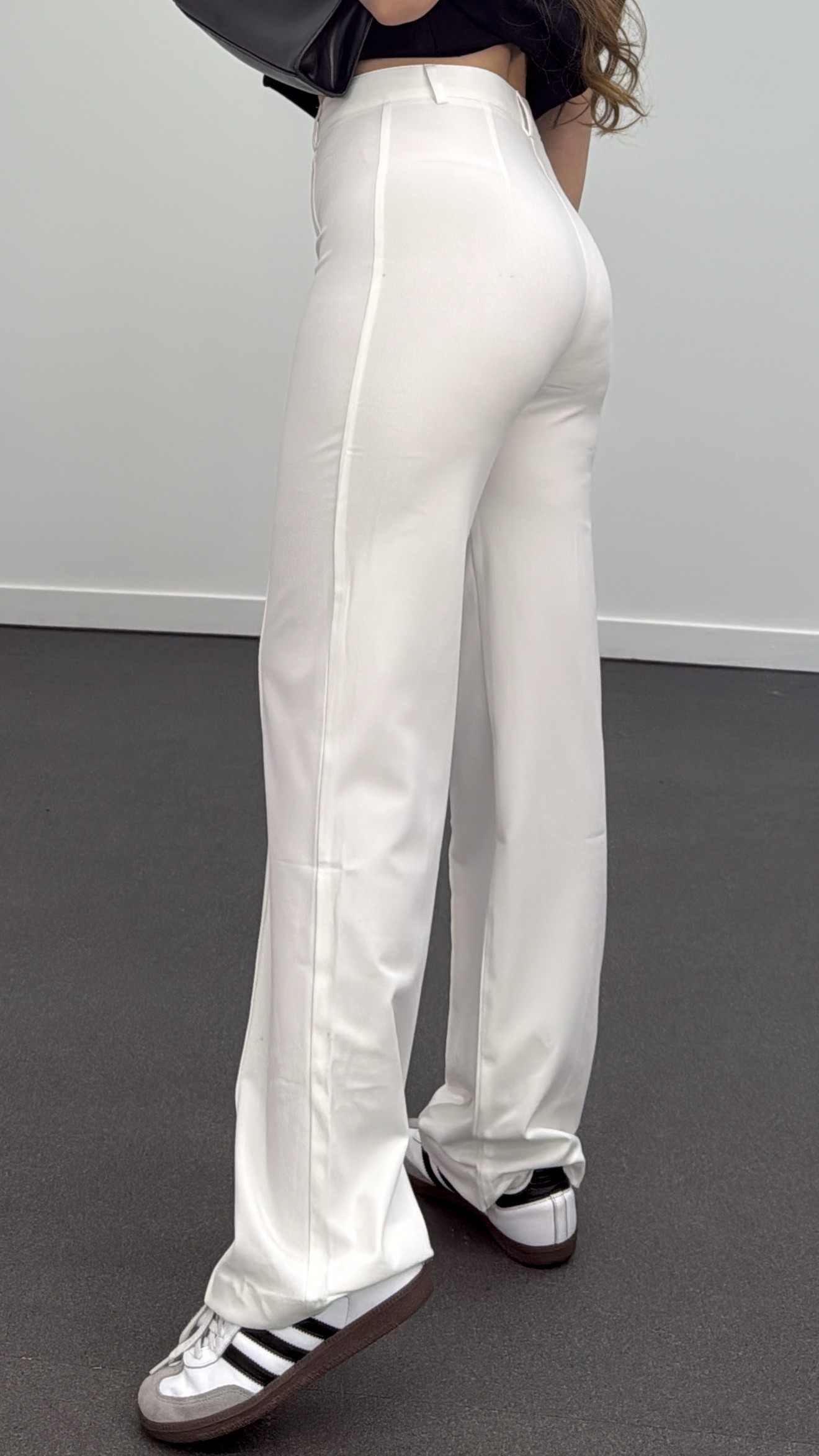 Pantaloni Meg din tesatura Palazzo cu coase albe