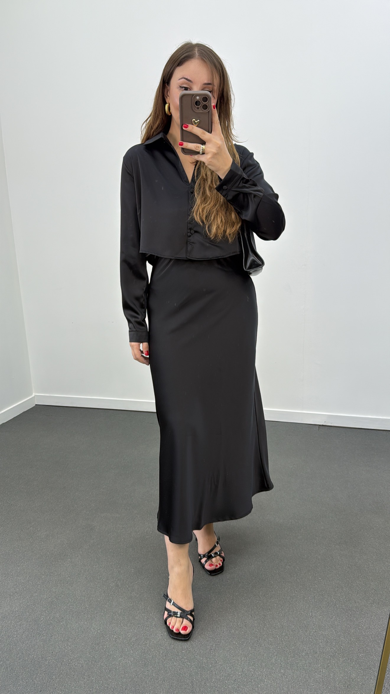 Set cămașă și fustă din satin negru Mahsima