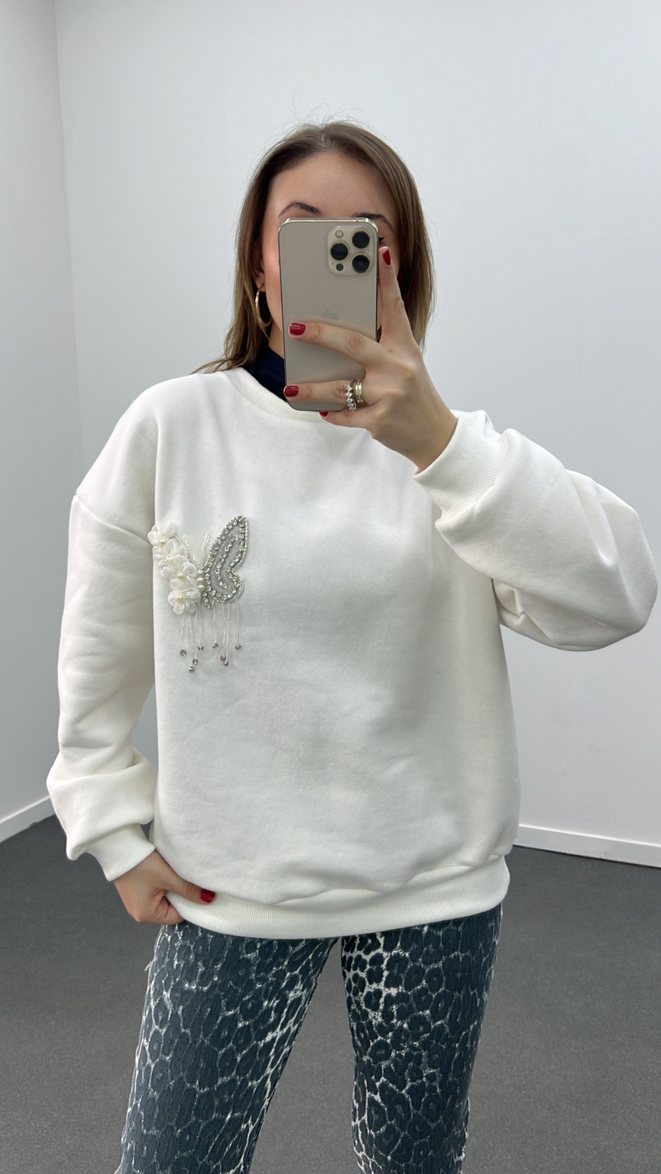 İPK Beyaz Butterfly Taş İşlemeli Tasarım Sweatshirt