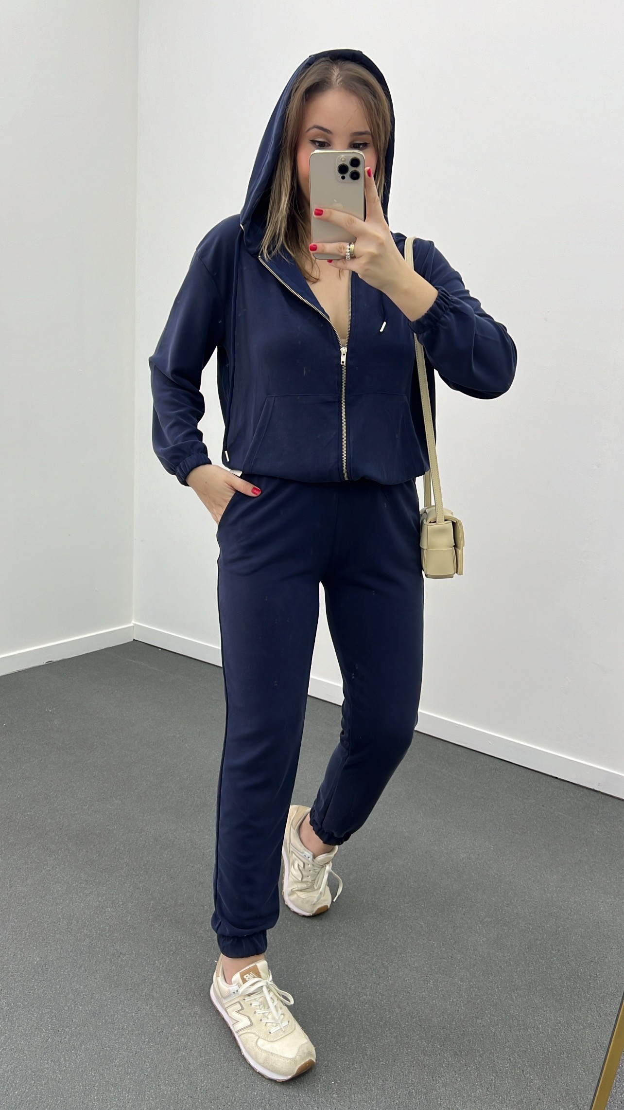 Hanorac cu glugă Oys bleumarin și set modal de jogger