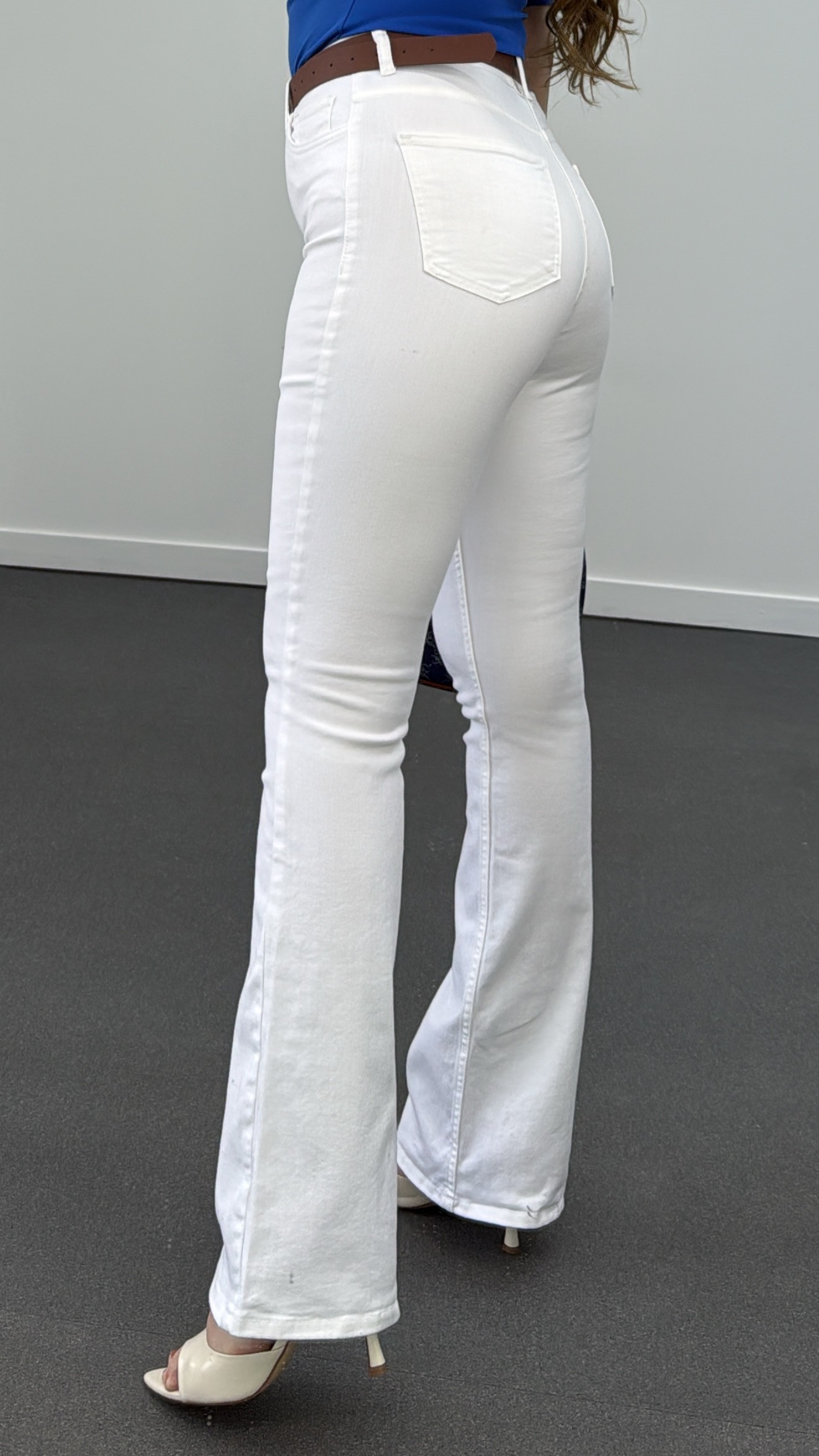 Blugi ZR albi cu talie extra inalta din Lycra
